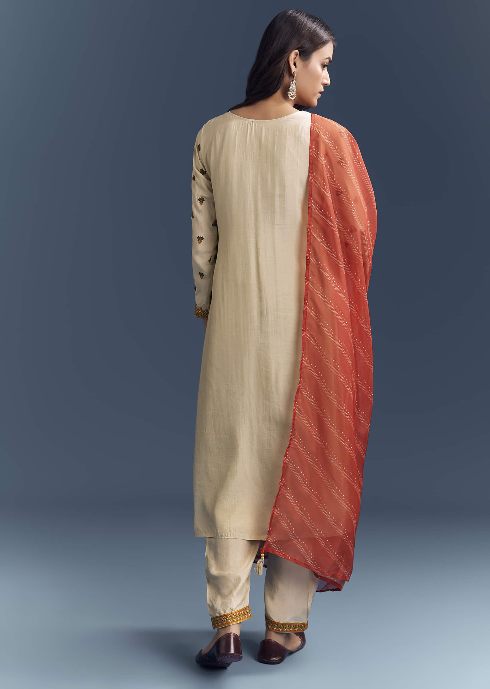 cream-silk-kurta-set-with-delicate-resham-work-5.jpg