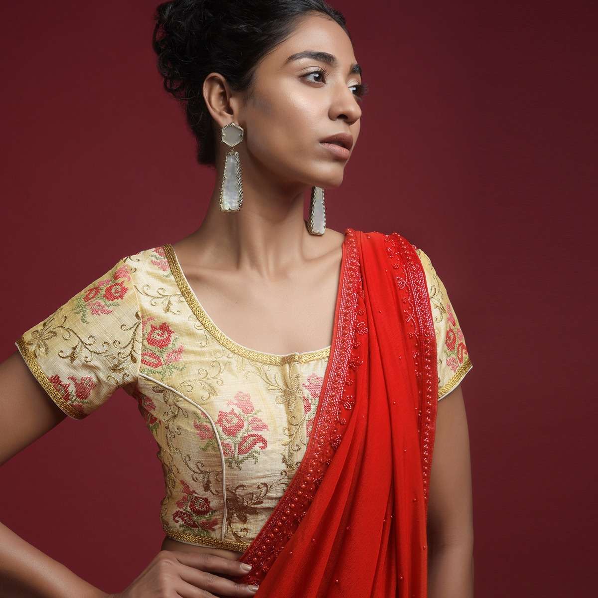 cream_beige_blouse_in_raw_silk_with_machine_embroidery_in_floral_motifs_online_-_kalki_fashion_-_sg19926_5__1_6c2dd218-2531-49bc-8fe7-5020bc5bc8f1.jpg