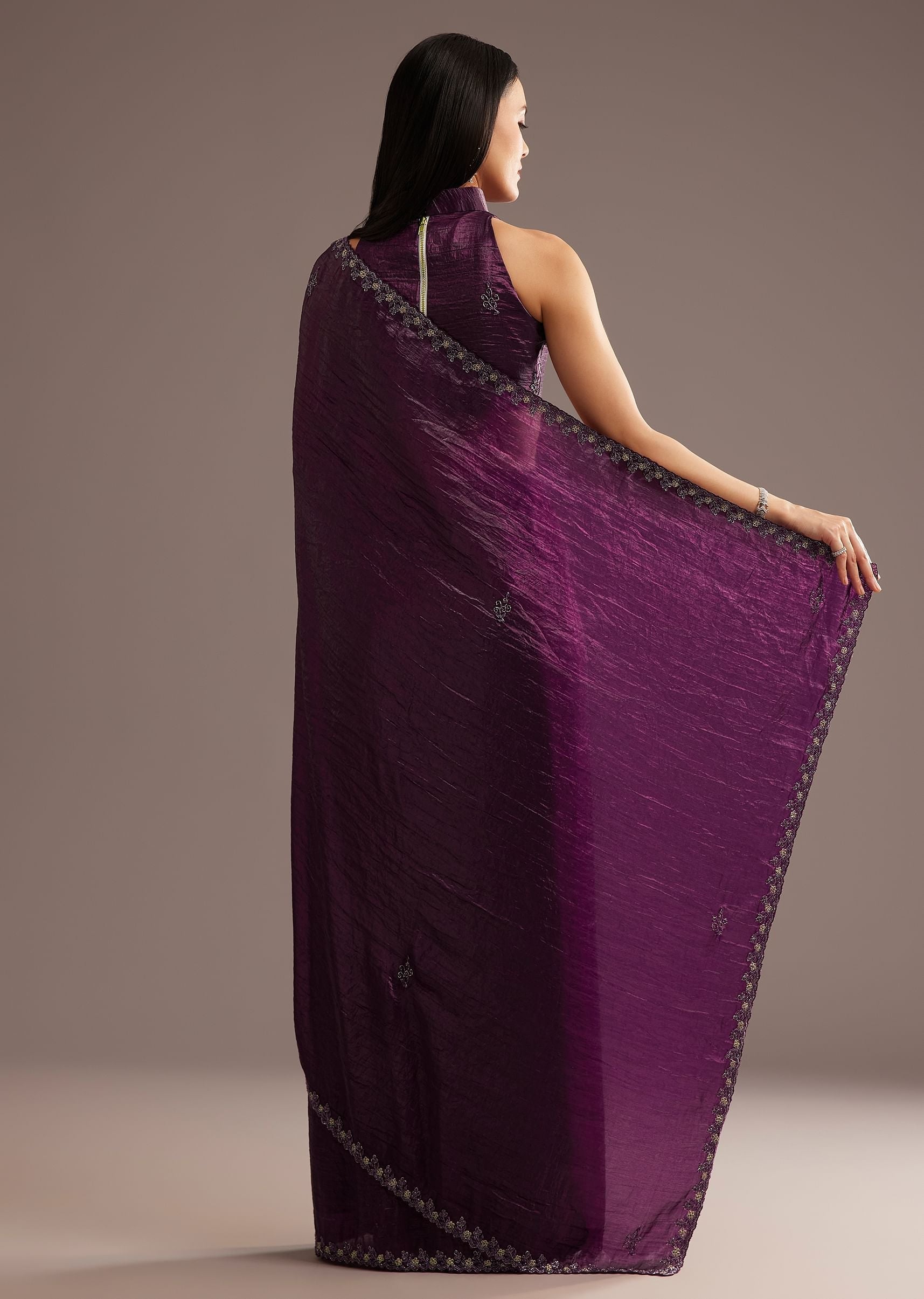 crushed-tissue-silk-saree-with-cutdana-scallop-border-sg285439-6_a35e2735-1753-4883-900c-89ff79856a5b.jpg