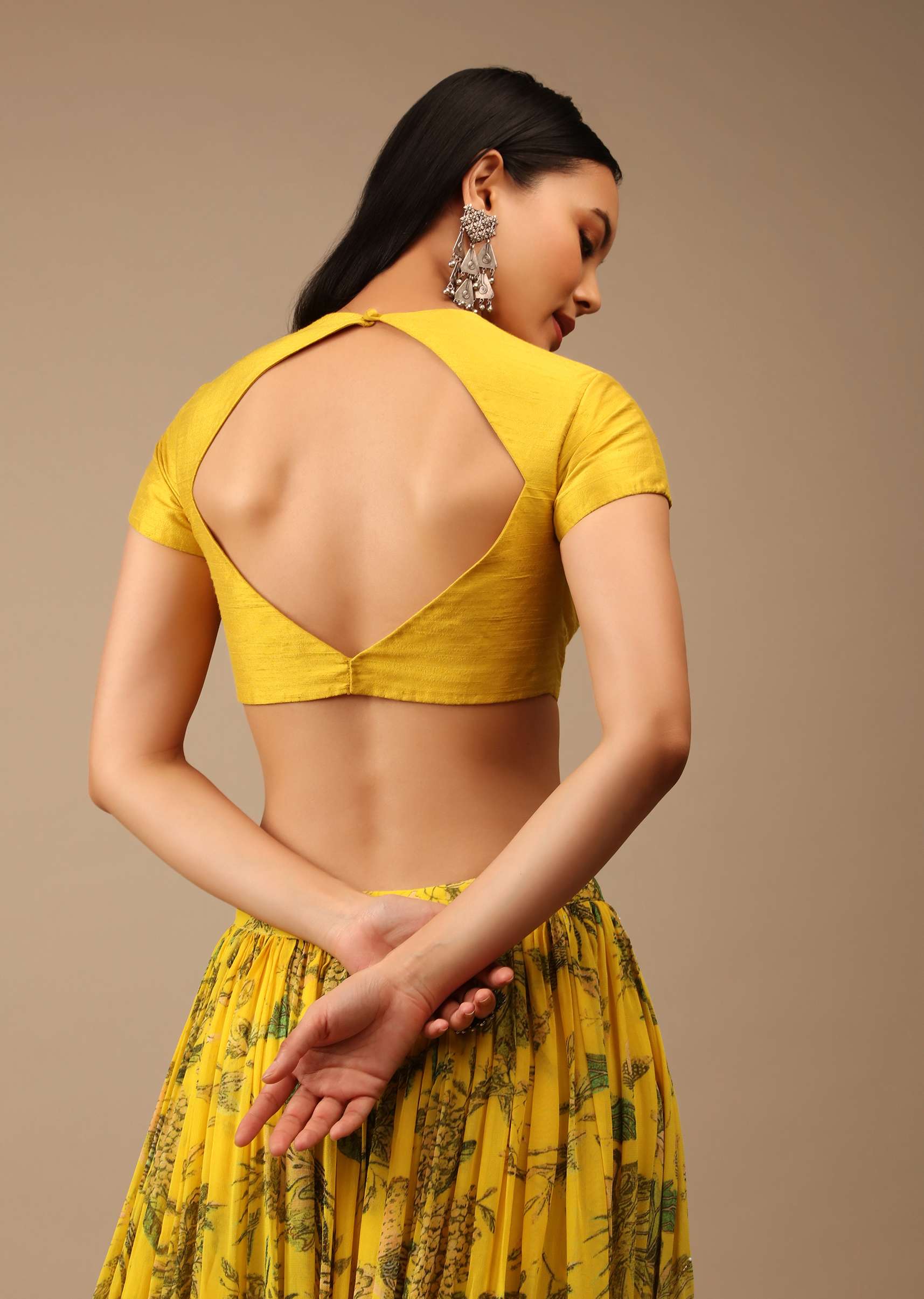dandelion_yellow_blouse_in_raw_silk_with_cap_sleeves_and_key-m001blra22y-sg92806_6_07fe3492-414e-4b65-ad04-75a46818ceb9.jpg