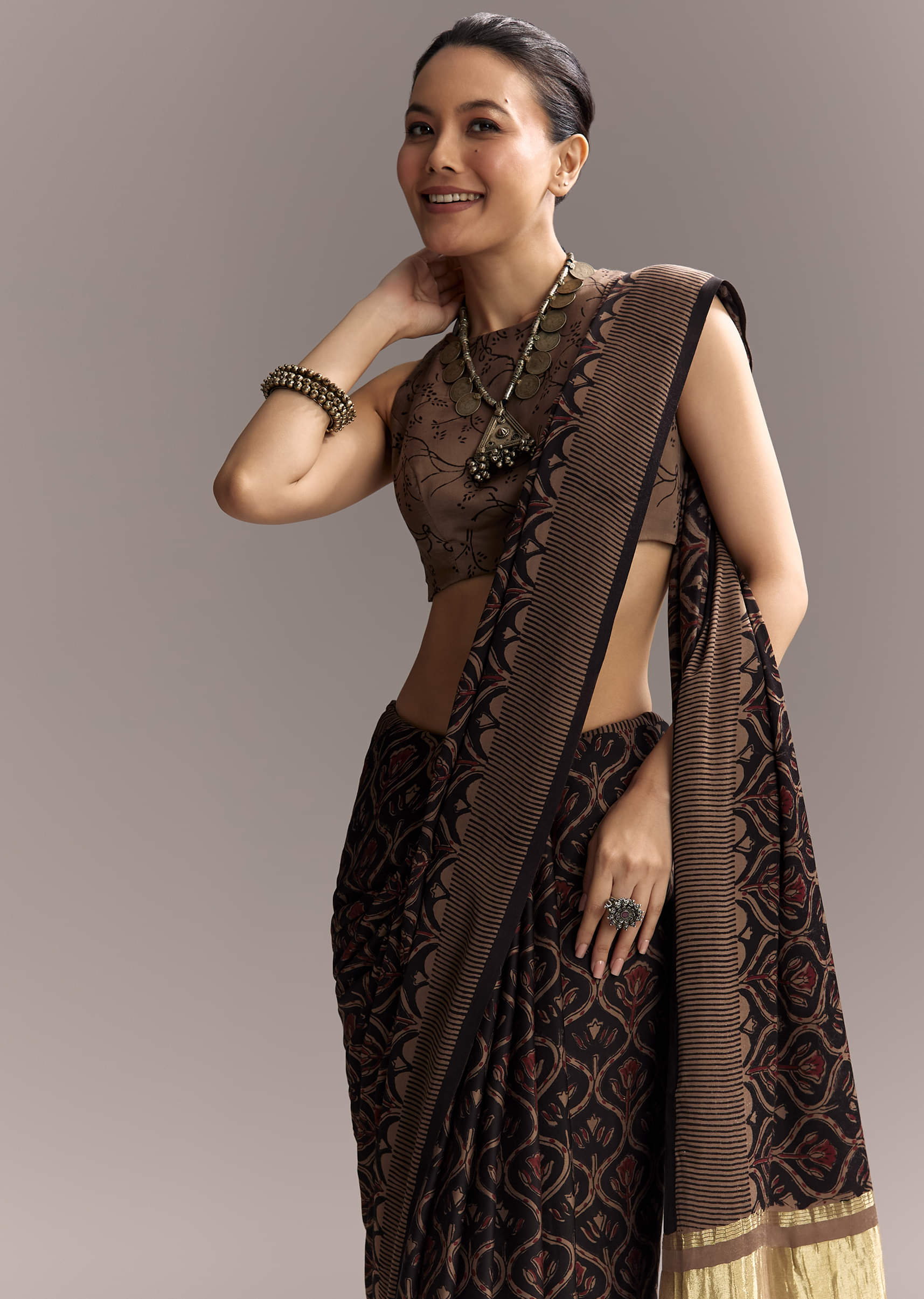 dark-blue-linen-saree-with-authentic-ajrakh-print-and-golden-pallu-sg312004-1.jpg