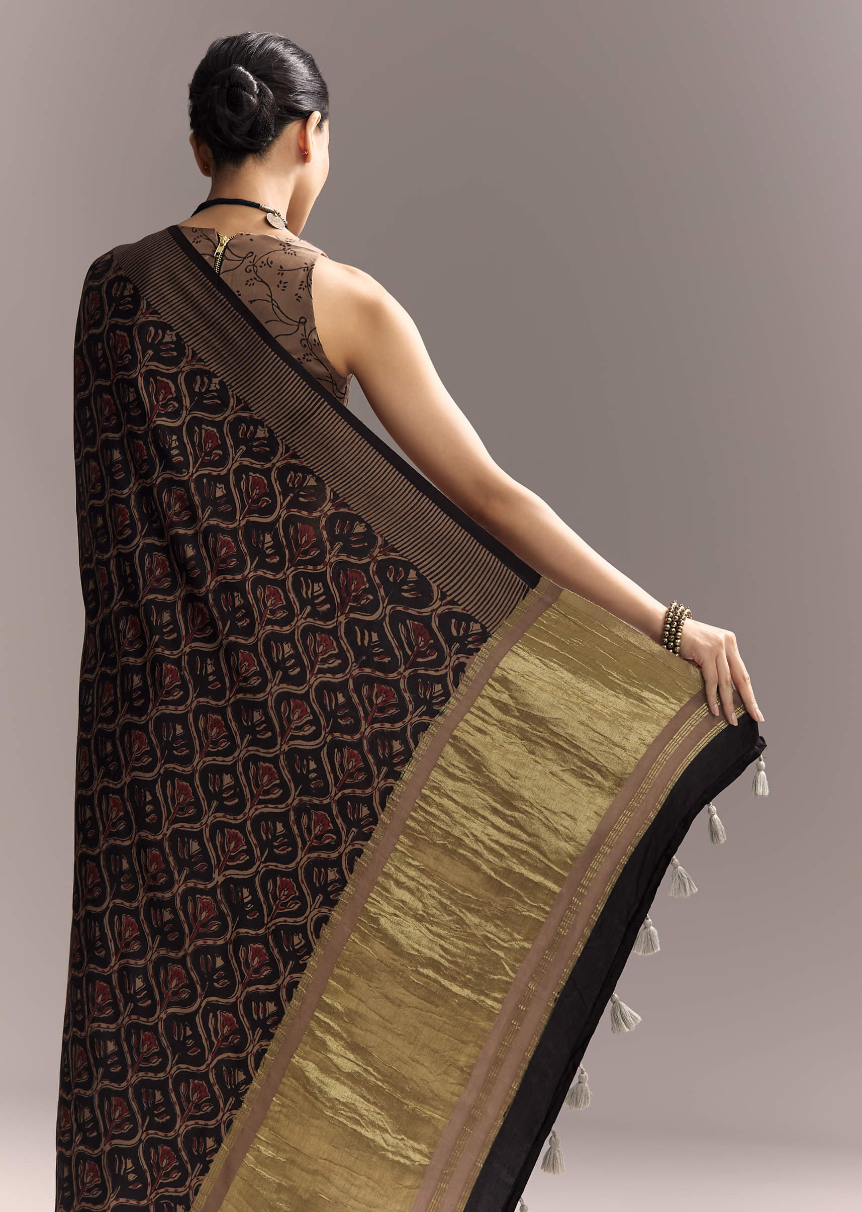 dark-blue-linen-saree-with-authentic-ajrakh-print-and-golden-pallu-sg312004-6.jpg