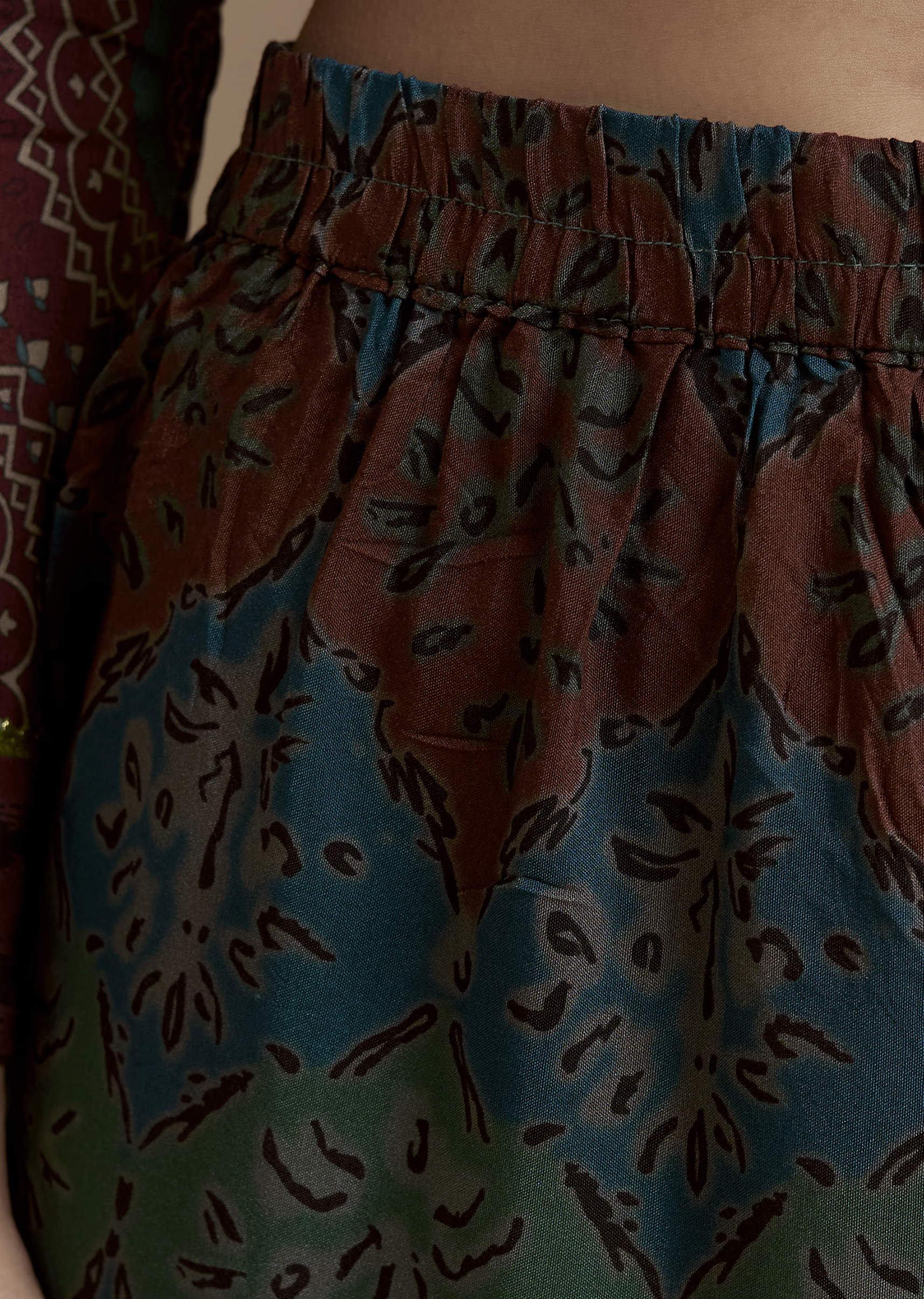 dark-green-indie-print-muslin-kurta-set-with-thread-work-sg344925-6_49fd832a-32dd-4cd3-929d-fe1c2746df5f.jpg
