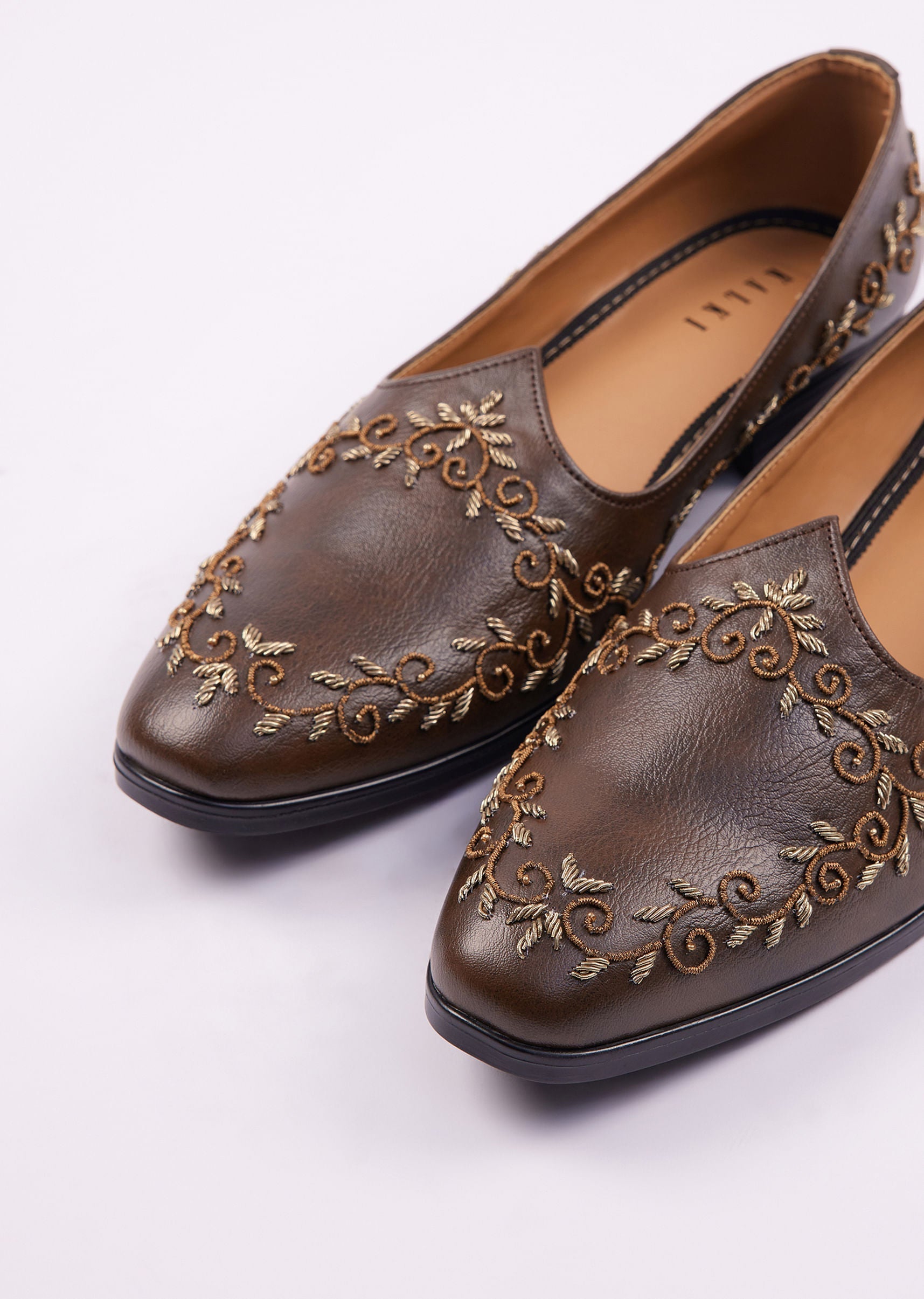 dark_brown_zardosi_work_juttis_for_men-sg250381_3_745c1b0c-b581-4293-b56a-12ab750082e4.jpg