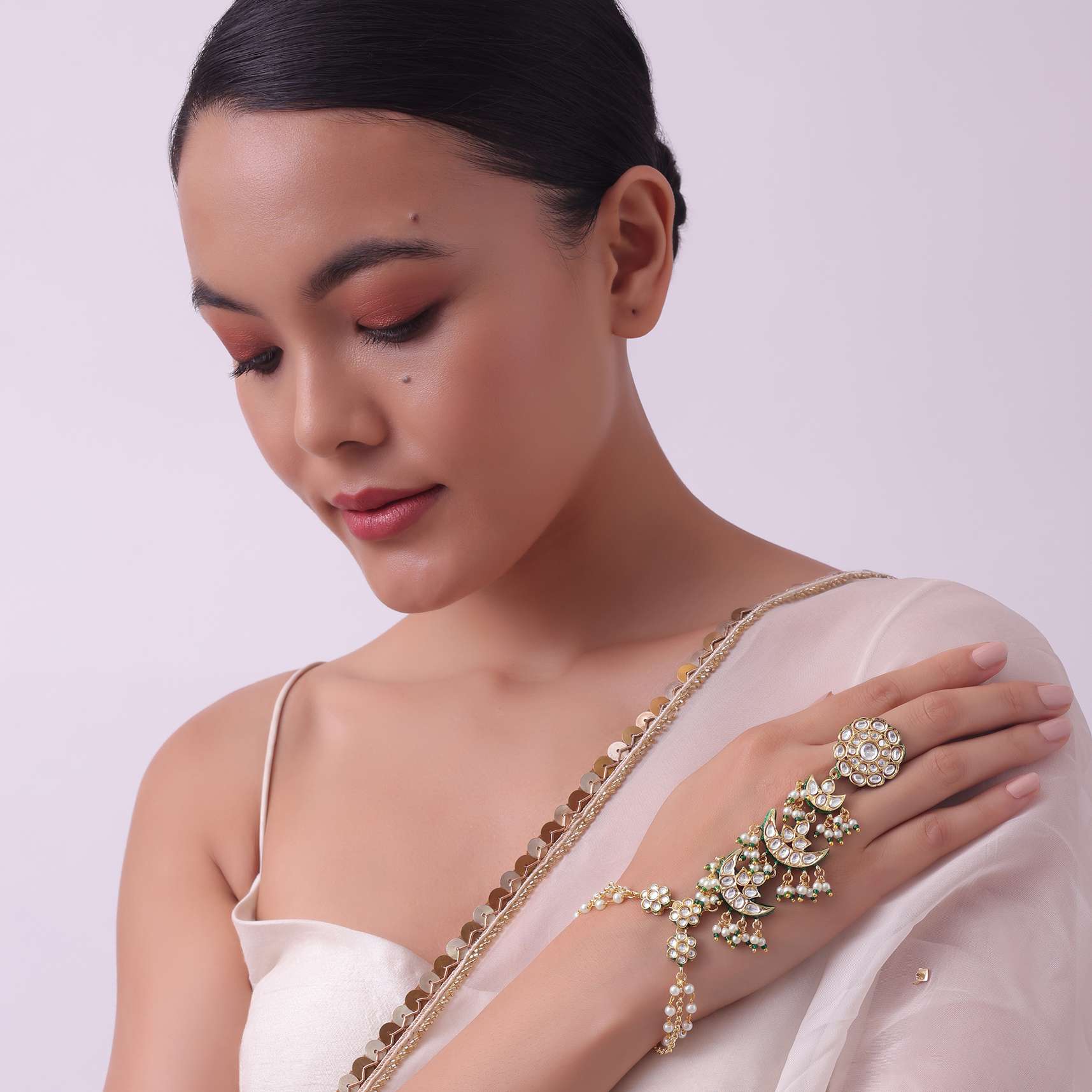 delicate_gold_finish_green_hath_phool-sg164591_4_b54481b5-4ec4-4cf1-9e52-8b908bba8b5f.jpg