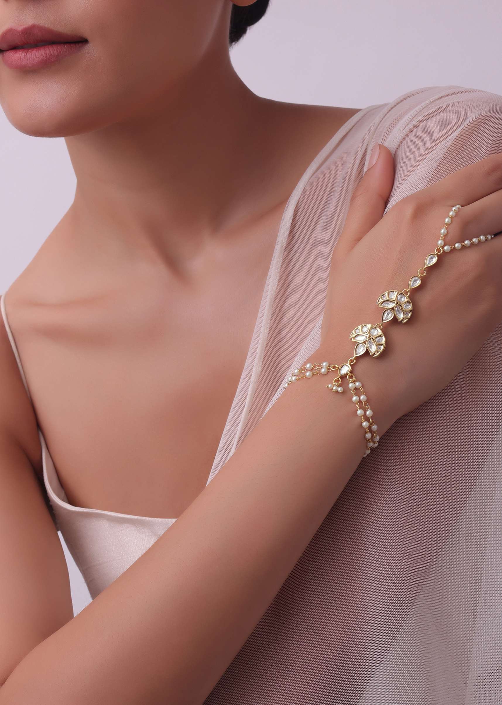 delicate_gold_finish_hath_phool-sg164592_1bd74c8a-df11-43cd-8ea3-412d579548d2.jpg