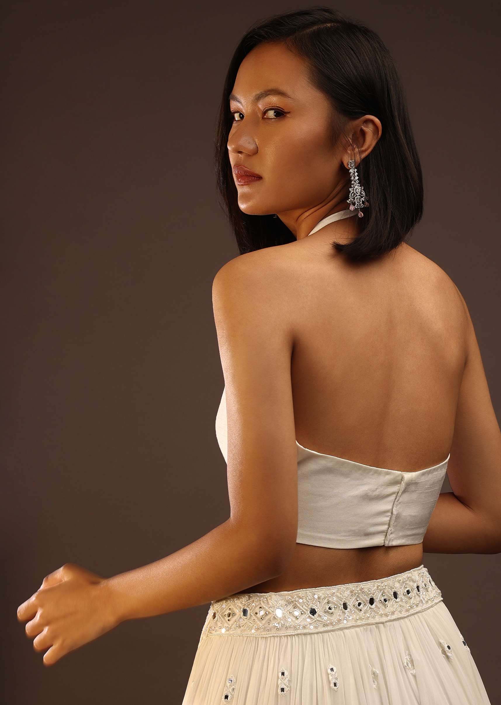egret_white_halter_neck-m001blonm14y-sg95290_6_257150a7-0c79-4685-82fb-2eee27f3c99f.jpg