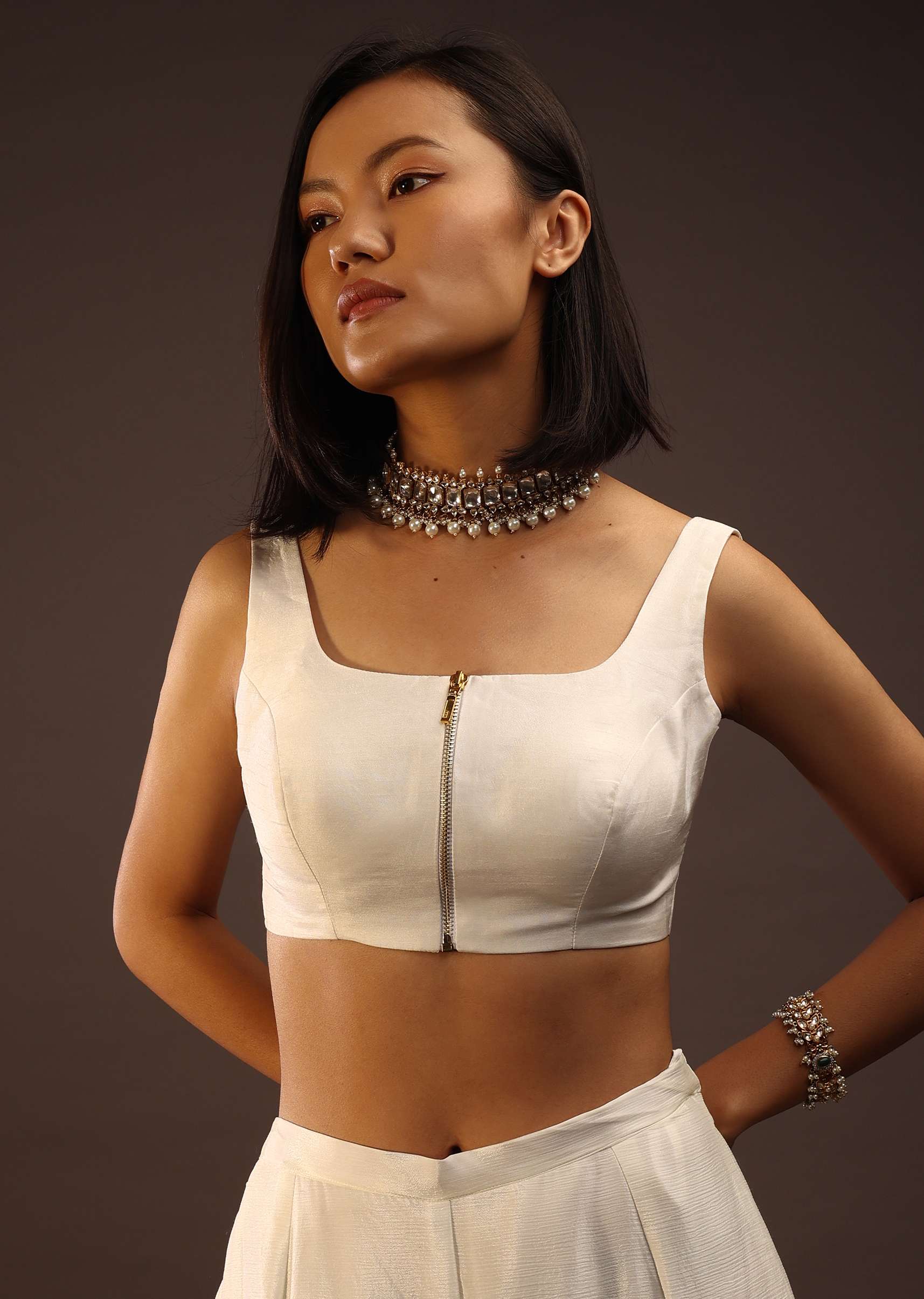 egret_white_sleeveless.-m001blonra04y-sg95279_4_37468fe5-ff8c-469f-a584-33953cba3279.jpg
