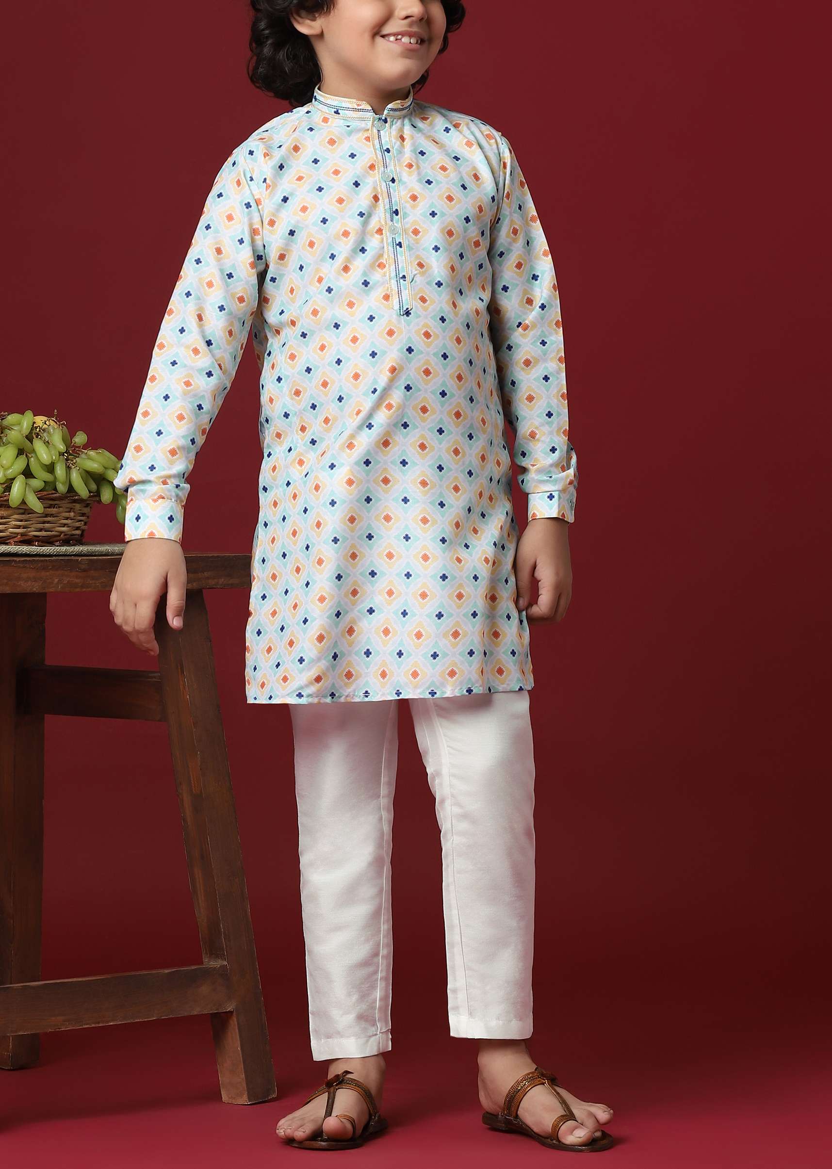 elegant_white_silk_kurta_set-sg202203_11_099ea4ae-7d1a-4a1b-84e6-217b72b3310b.jpg