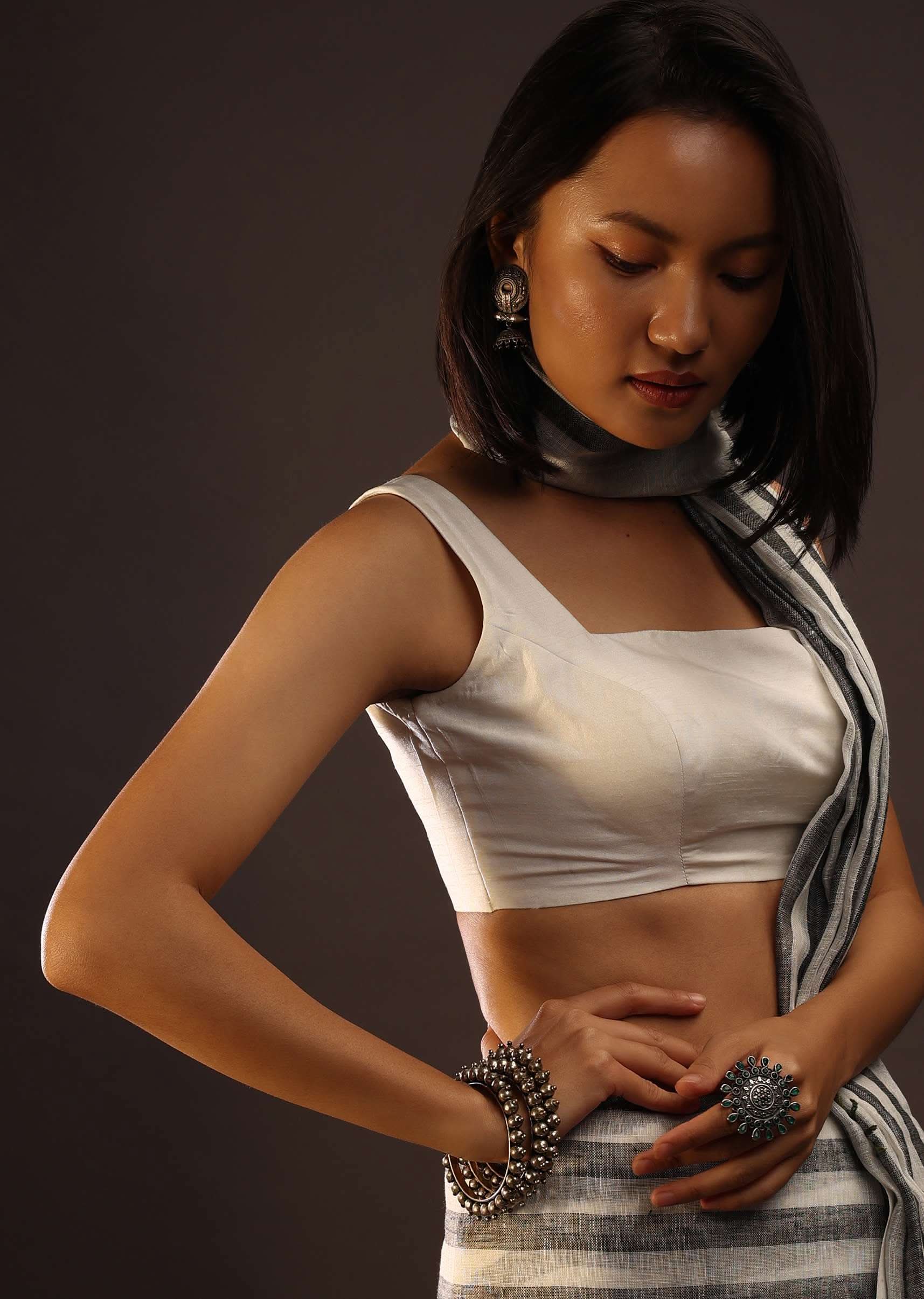erget_white_sleeveless-m001blonat10y-sg95285_4_abbedf45-5928-4c23-8cf5-6540a5d1cdbb.jpg
