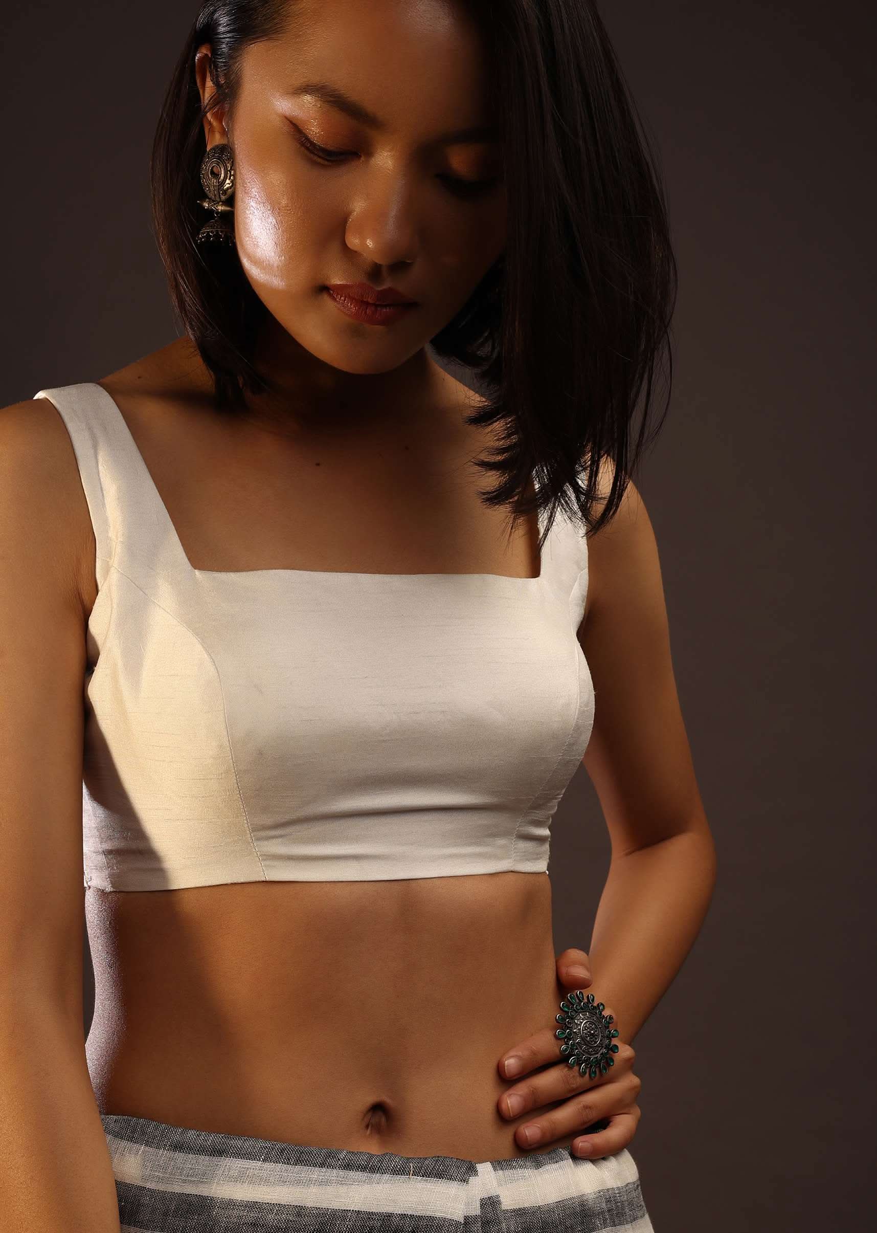 erget_white_sleeveless-m001blonat10y-sg95285_5_54794851-2c66-482f-afc3-7caa33f51d9c.jpg