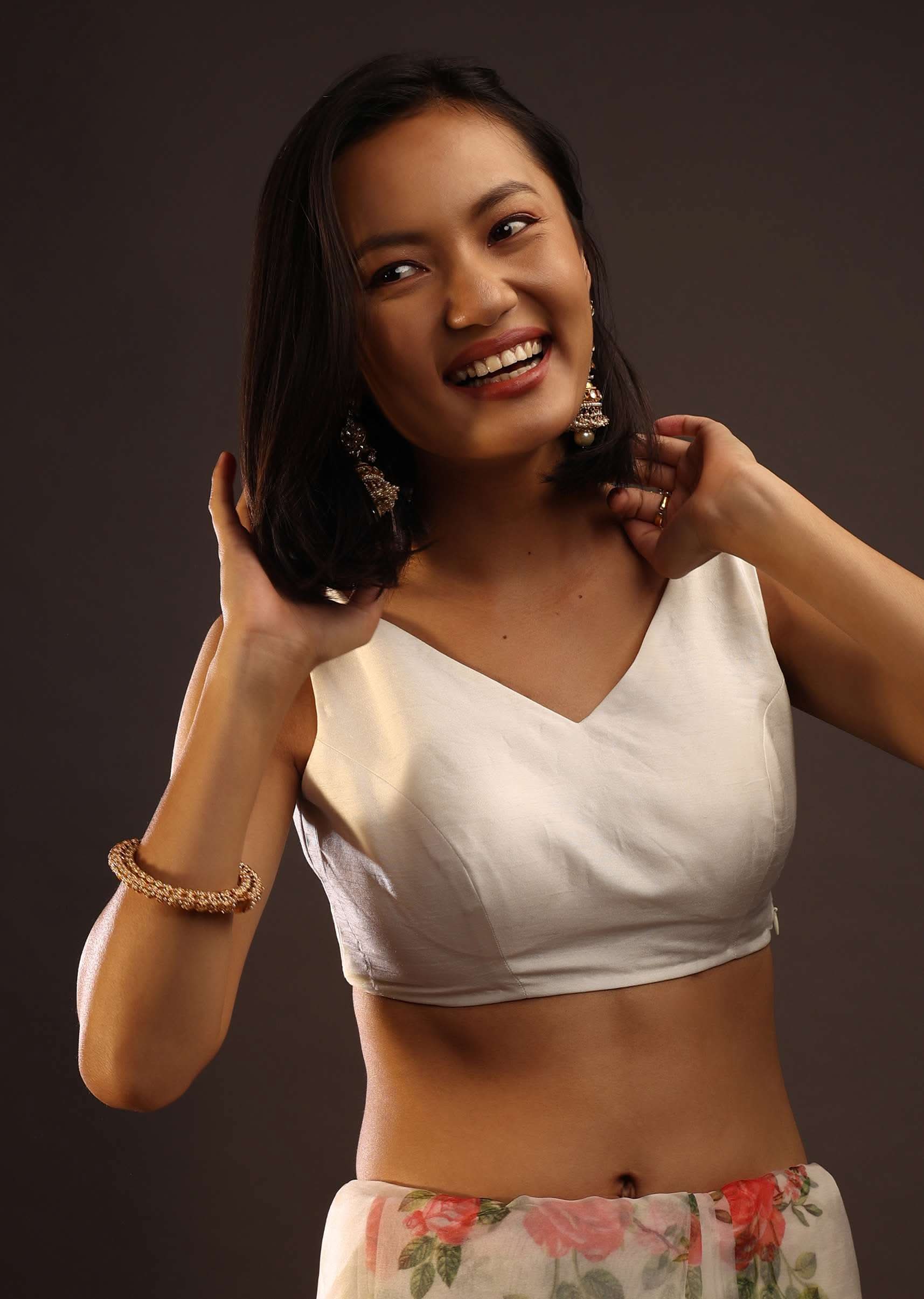 erget_white_sleeveless-m001blonm16y-sg95293_4_47863c10-e3f8-4e22-aa84-fb449f009c34.jpg