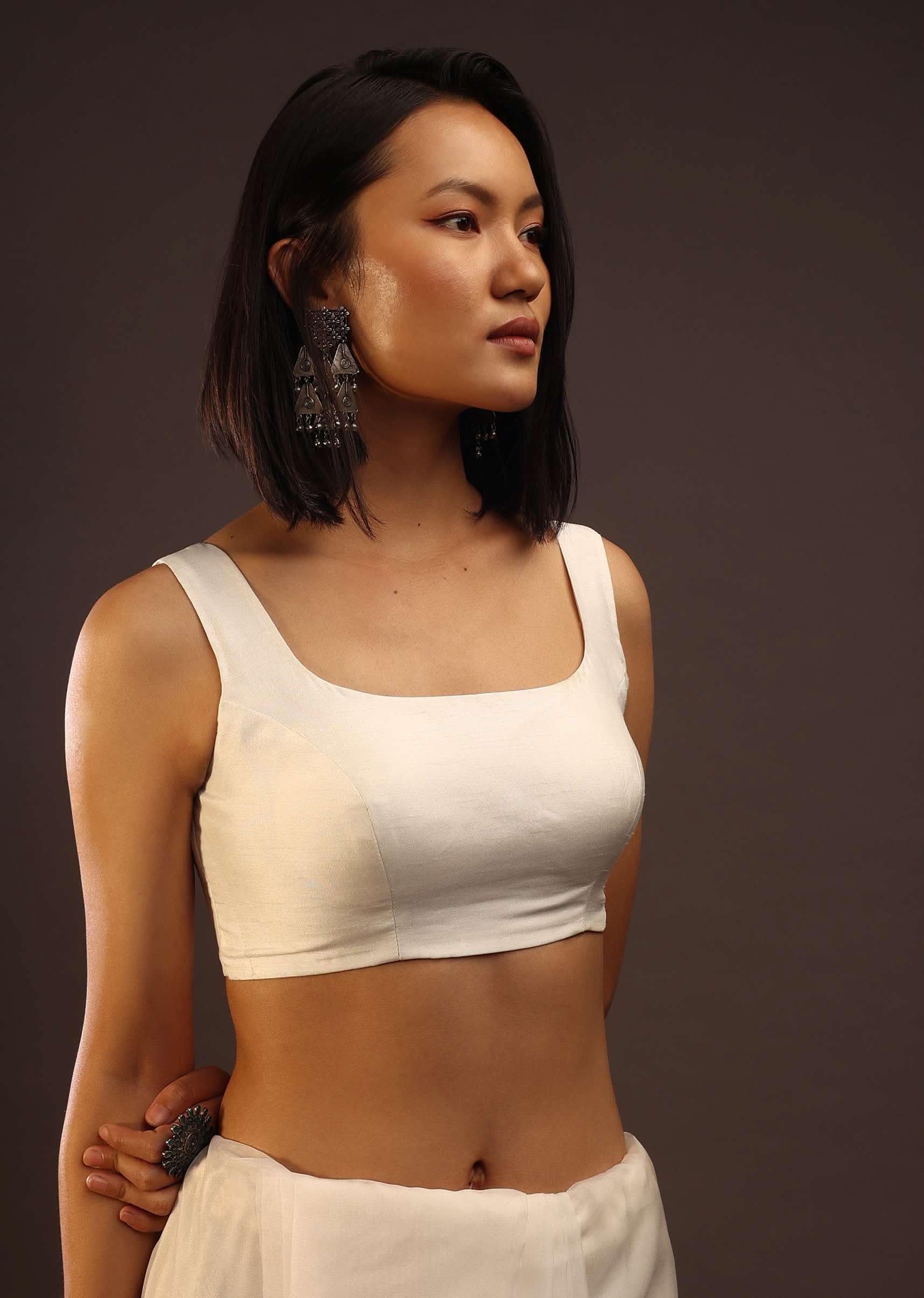 erget_white_sleeveless-m001blonra01y-sg95276_4_c8248ca1-50c1-4356-8933-753849d3e31d.jpg