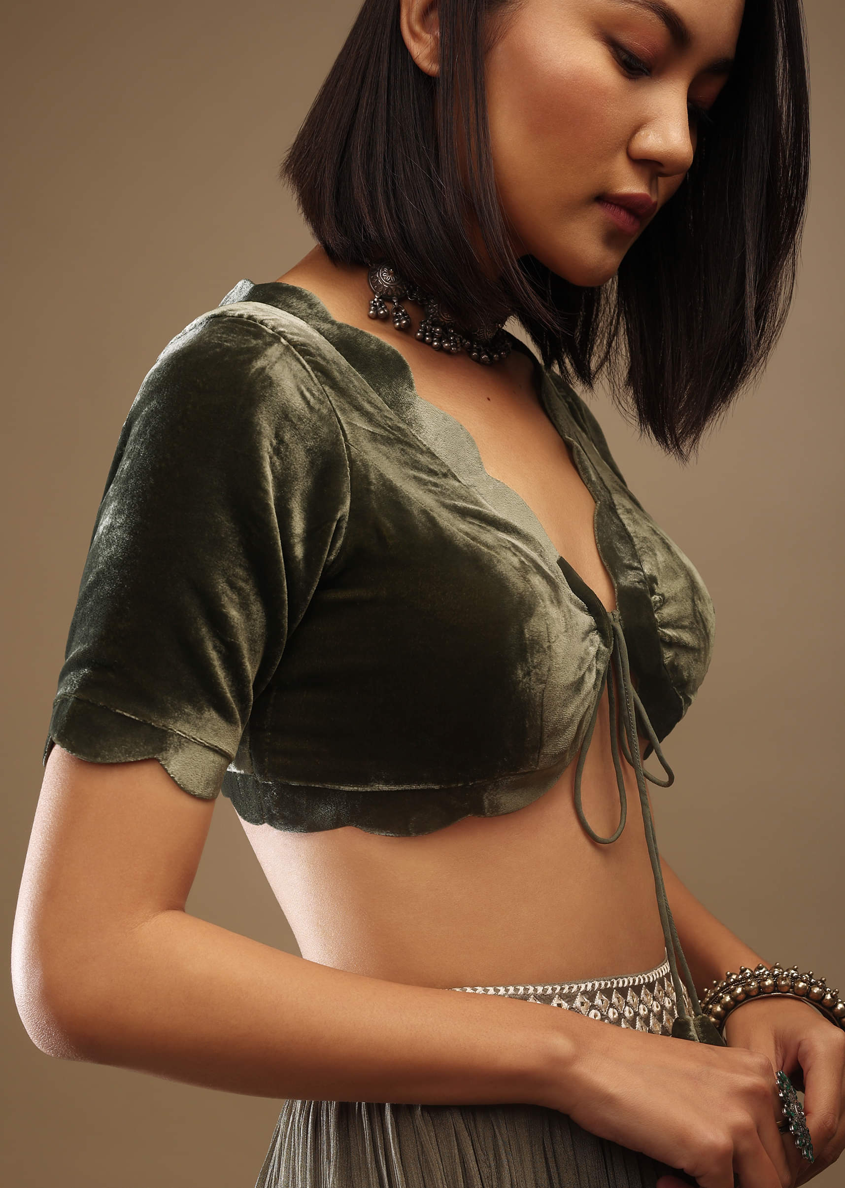 forest_night_velvet_blouse-m001bltr01y-sg93823_2_8e362732-28ec-4c53-80a9-4a2eb2e900f0.jpg