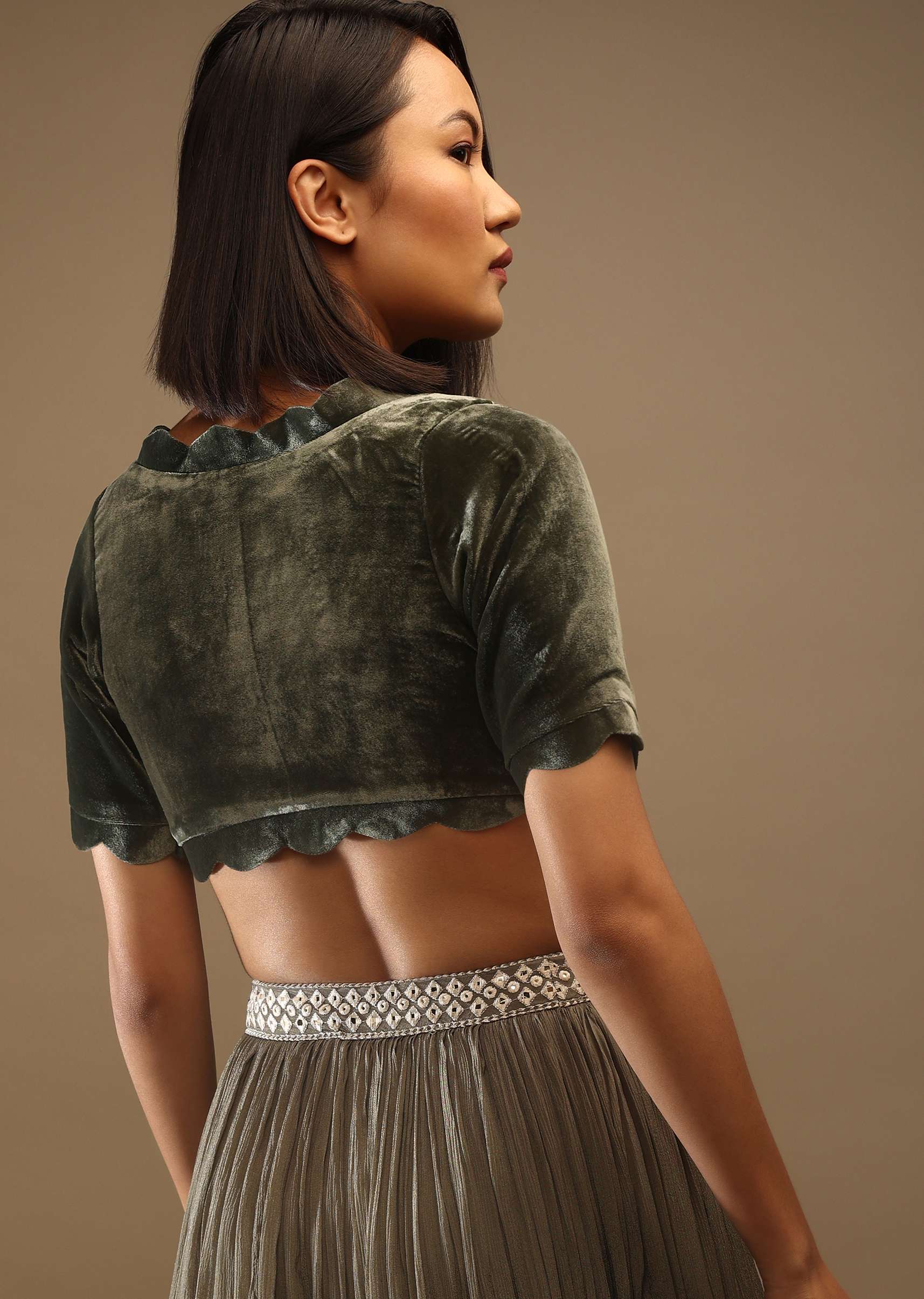 forest_night_velvet_blouse-m001bltr01y-sg93823_6_74f9b779-7039-4516-a7d3-508ea8c54f17.jpg