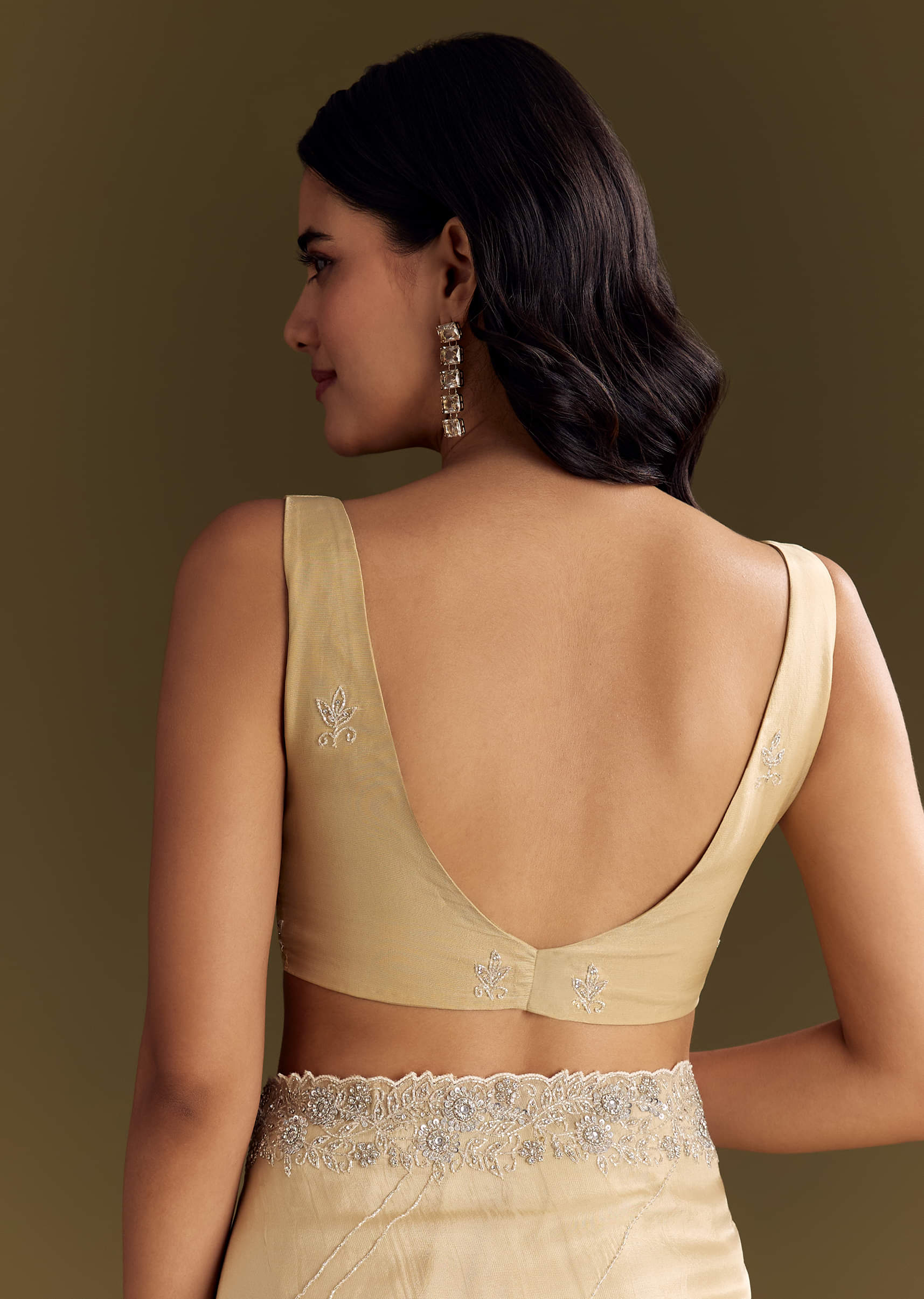 gold-tissue-saree-with-cutdana-and-beads-scallop-border-sg284424-8_96676abd-53b0-4833-b8d8-e24382ffc96e.jpg