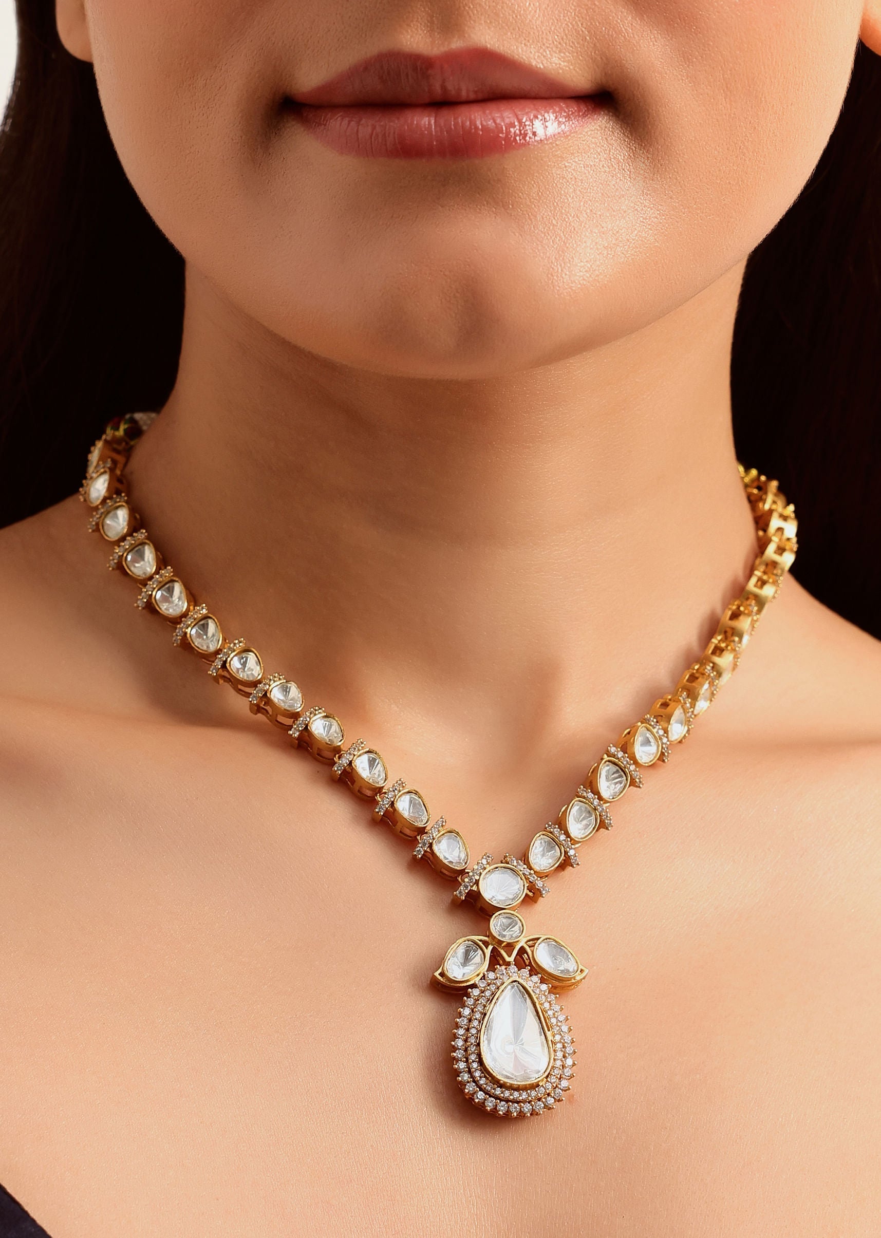 gold_and_white_kundan_short_necklace-sg243838_3_2796bae9-868a-458f-ba8c-24a754497f4a.jpg
