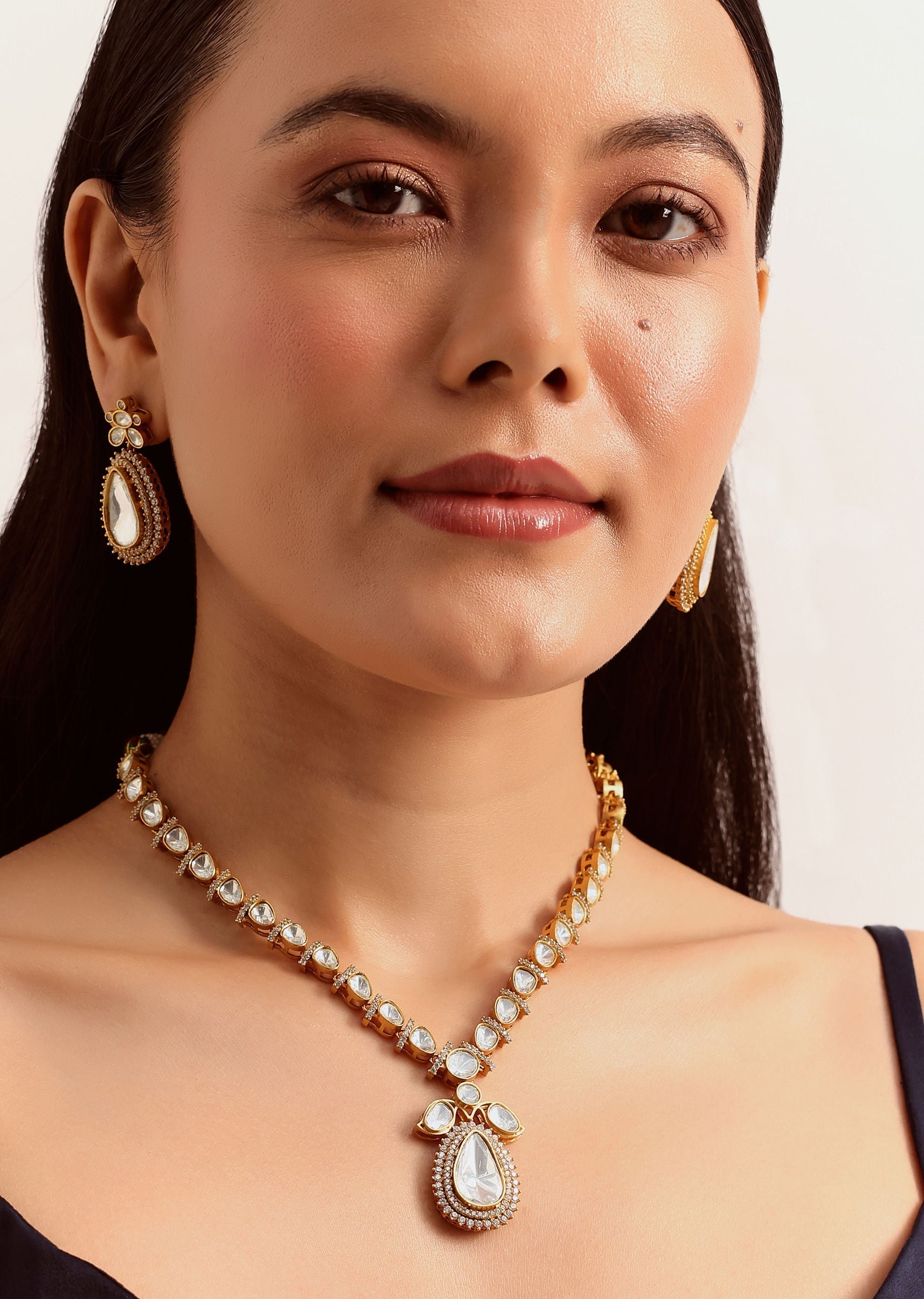gold_and_white_kundan_short_necklace-sg243838_4_05be8f38-1096-481c-98eb-1340b2f8807b.jpg