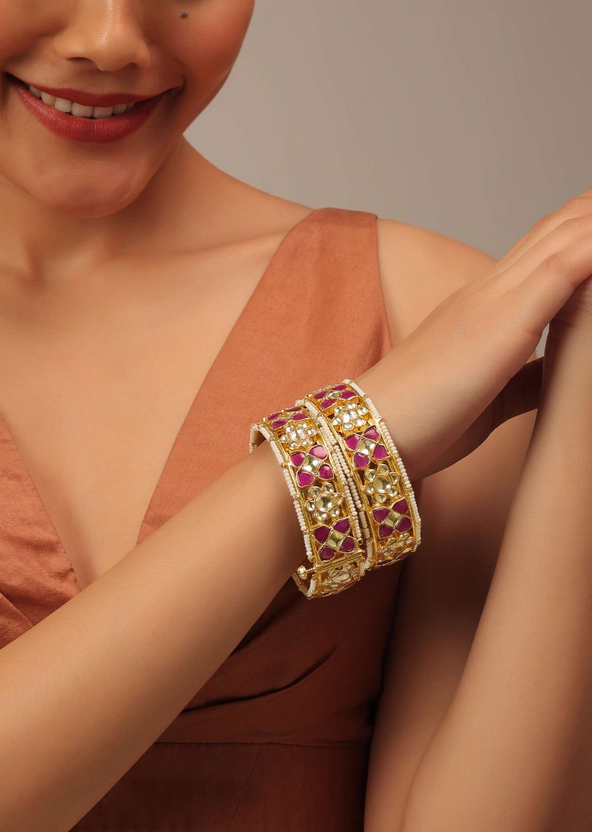 gold_fineshed_kundan_polki_bangles_in_ruby_red-sg145723_2_a744bd65-29bc-4fd5-ab56-80db961a925e.jpg
