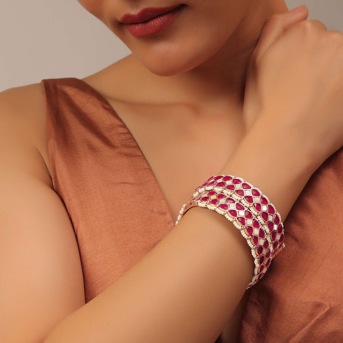 gold_fineshed_red_kundan_polki_bangles-sg145724_3_2fbafab2-32ba-4e80-a419-faea21a3612a.jpg