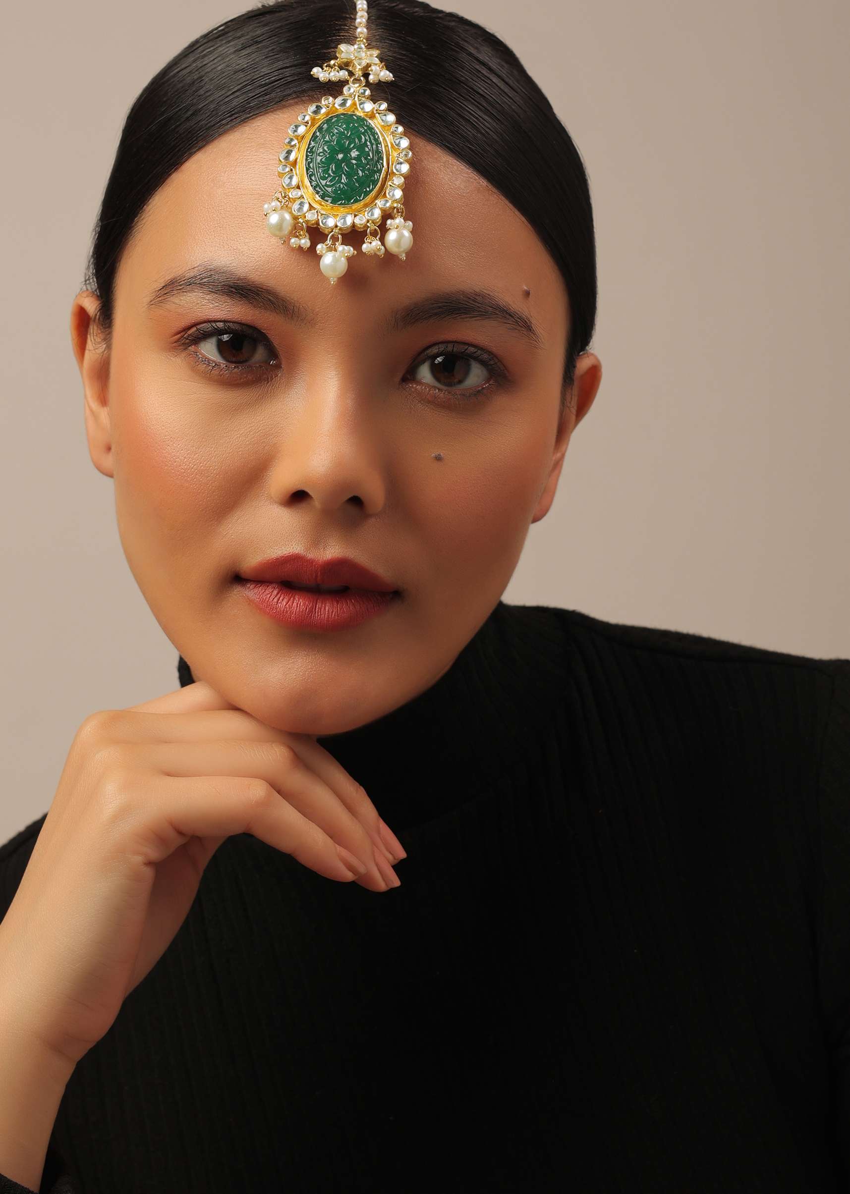 gold_finish_carved_emerald_green_kundan_polki-sg145660_7_b46953d3-3c88-466a-8aea-f6e49f091c6d.jpg