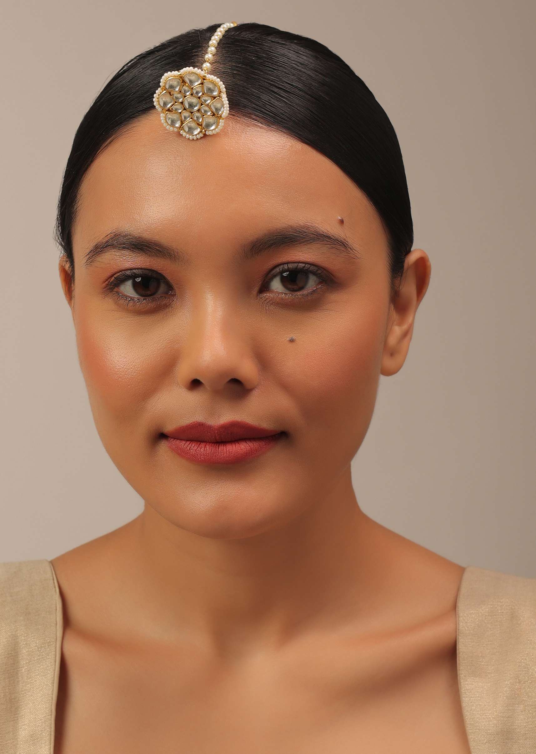 gold_finish_kundan_floral_maangtika_with_beads-sg145781_2_d31f21d2-6332-4d5a-bb1f-16c2abc76834.jpg