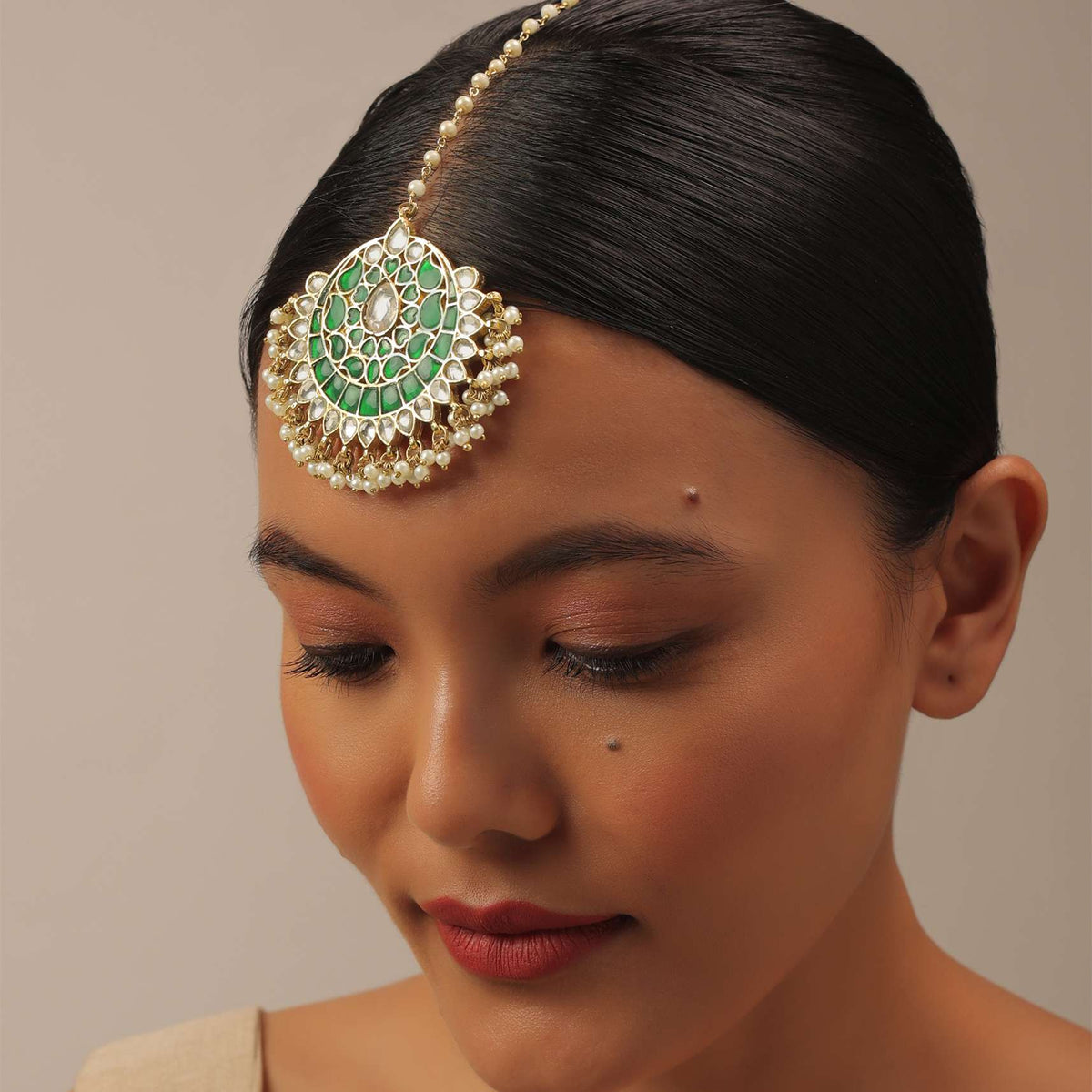 gold_finish_kundan_maangtika_with_synthetic_emerald-sg145780_4_8d2c15c1-1706-4ad9-80e6-675bc56fb419.jpg