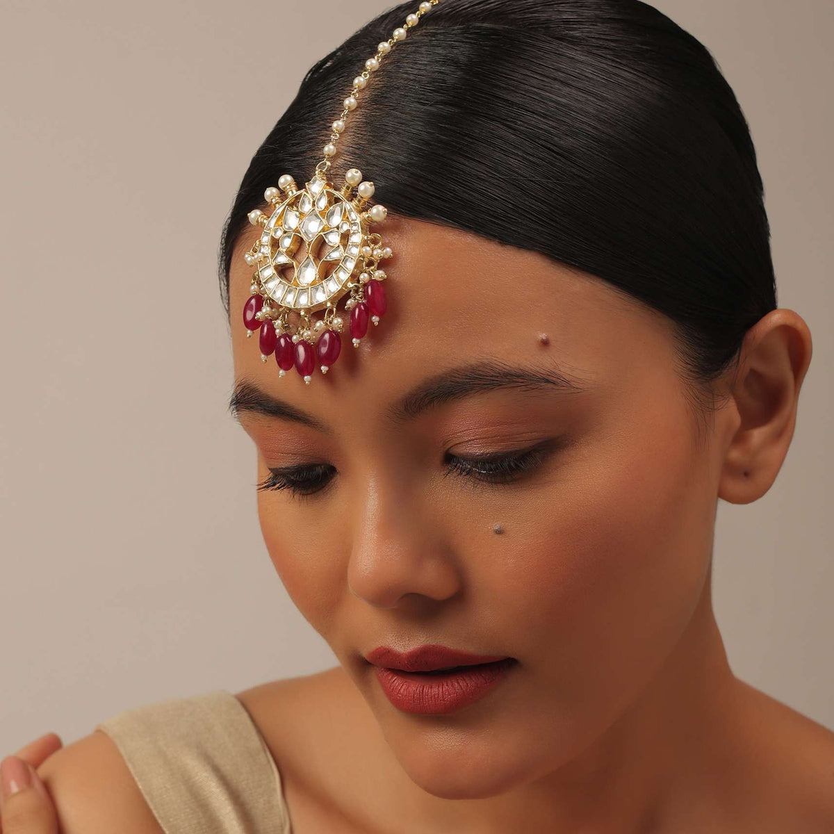 gold_finish_kundan_red_floral_maangtika_with_synthetic-sg145788_7_4d9b23f1-8e63-4acc-96d7-4bbfd1cc1b9b.jpg