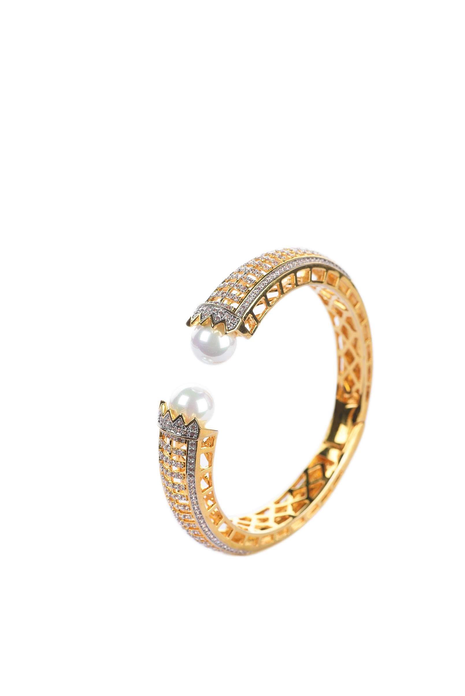 gold_finish_openable_bangle_with_zircon-sg159085_3_35302abc-d04c-488a-ab54-f6c6bdc8e44a.jpg