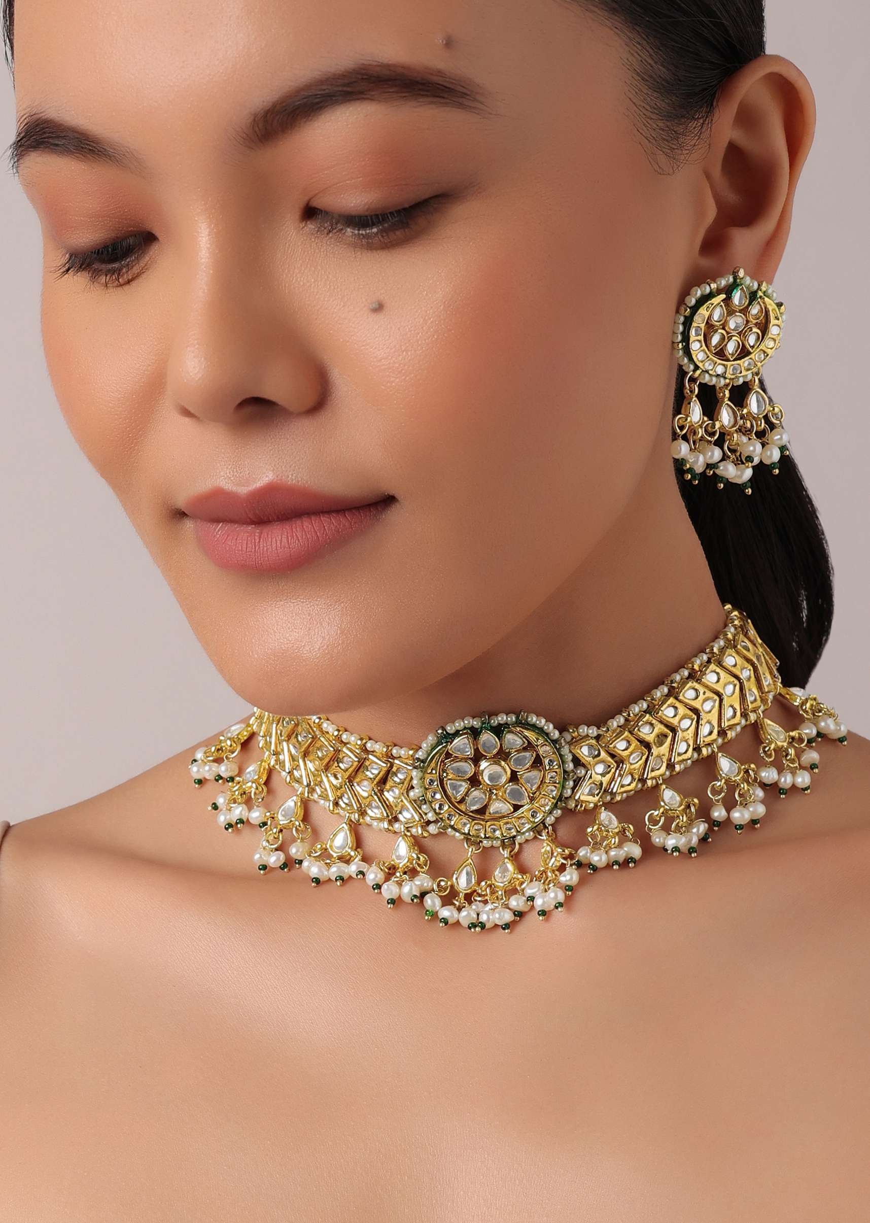 gold_finish_pendant_choker_set-sg194336_4_b27d5314-d34e-4e72-b2cd-58c7ce268ff5.jpg