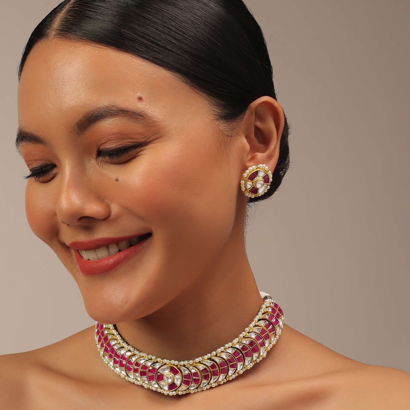 gold_finish_rajwadi_kundan_polki_choker-sg145691_3_c9a3f578-ff44-4124-8c7a-67161a6f5a75.jpg
