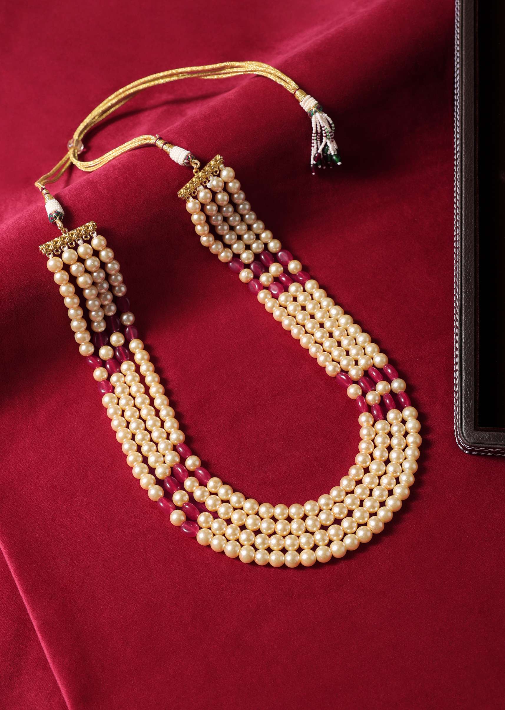 gold_finish_white_and_red_mala-sg163466_4_6125d36a-5ced-4a29-8830-329f3d264c20.jpg