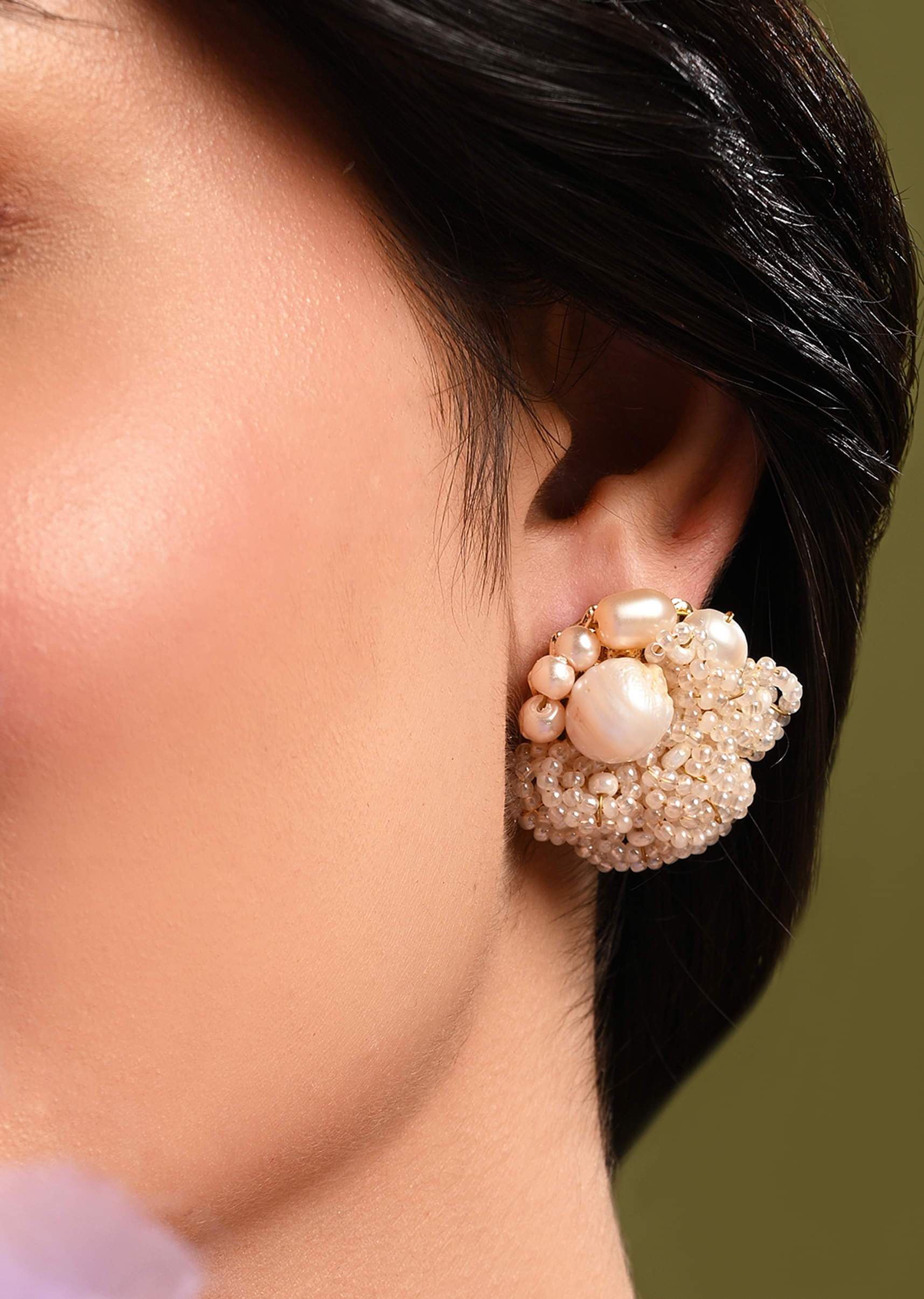 gold_plated_round_flower_pearl_earrings_peach-sg370954-1-nosto_5.jpg