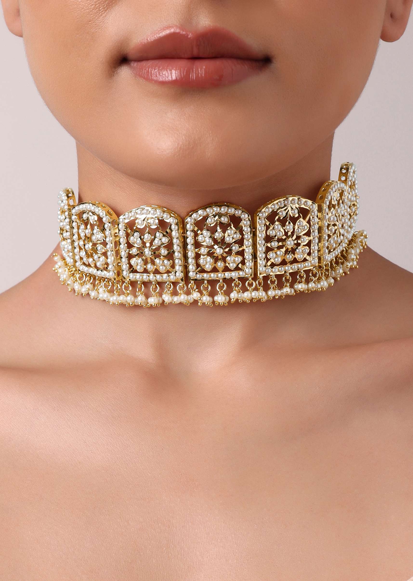 gold_tone_geometric_kundan_choker_set-sg214249_4_fb9d5596-b8c4-4644-90f7-b0a57febef50.jpg