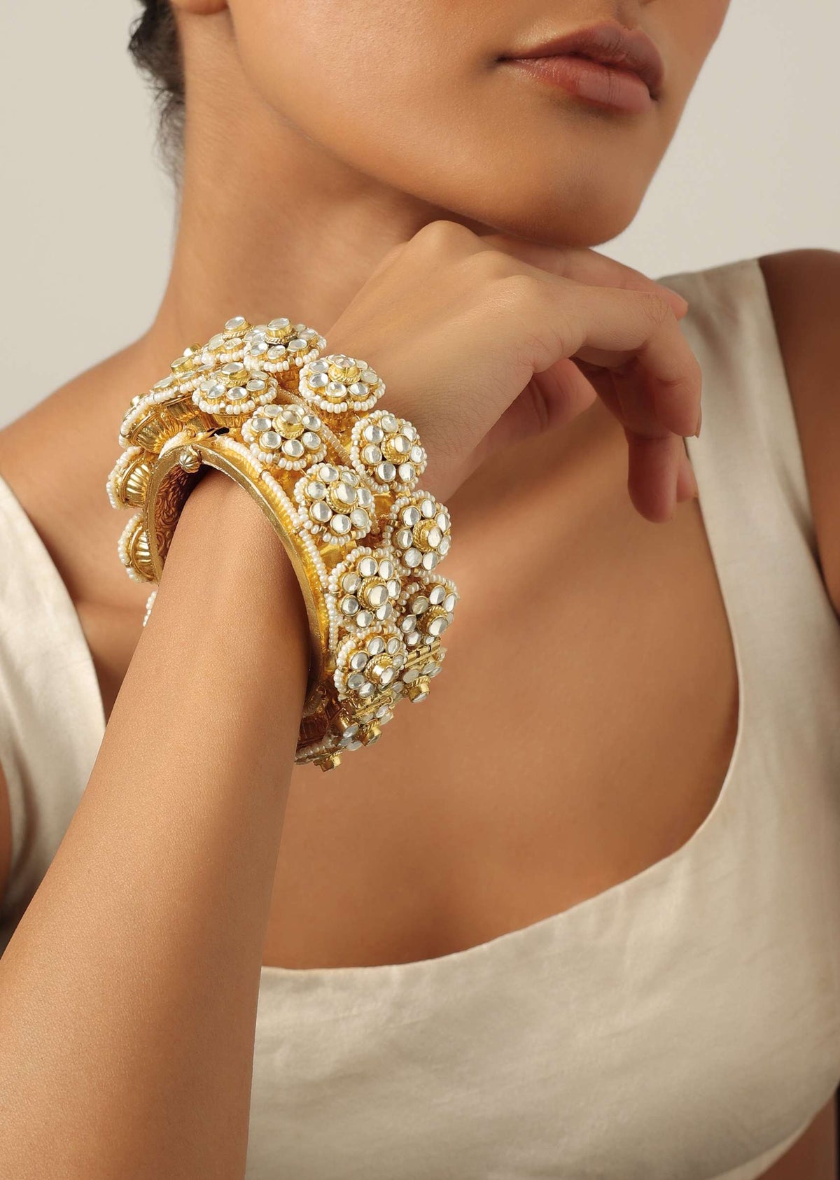 gold_tone_kundan_bangle_with_pear-sg166388_5_c9675c04-9325-4740-af6b-8d763f78981e.jpg