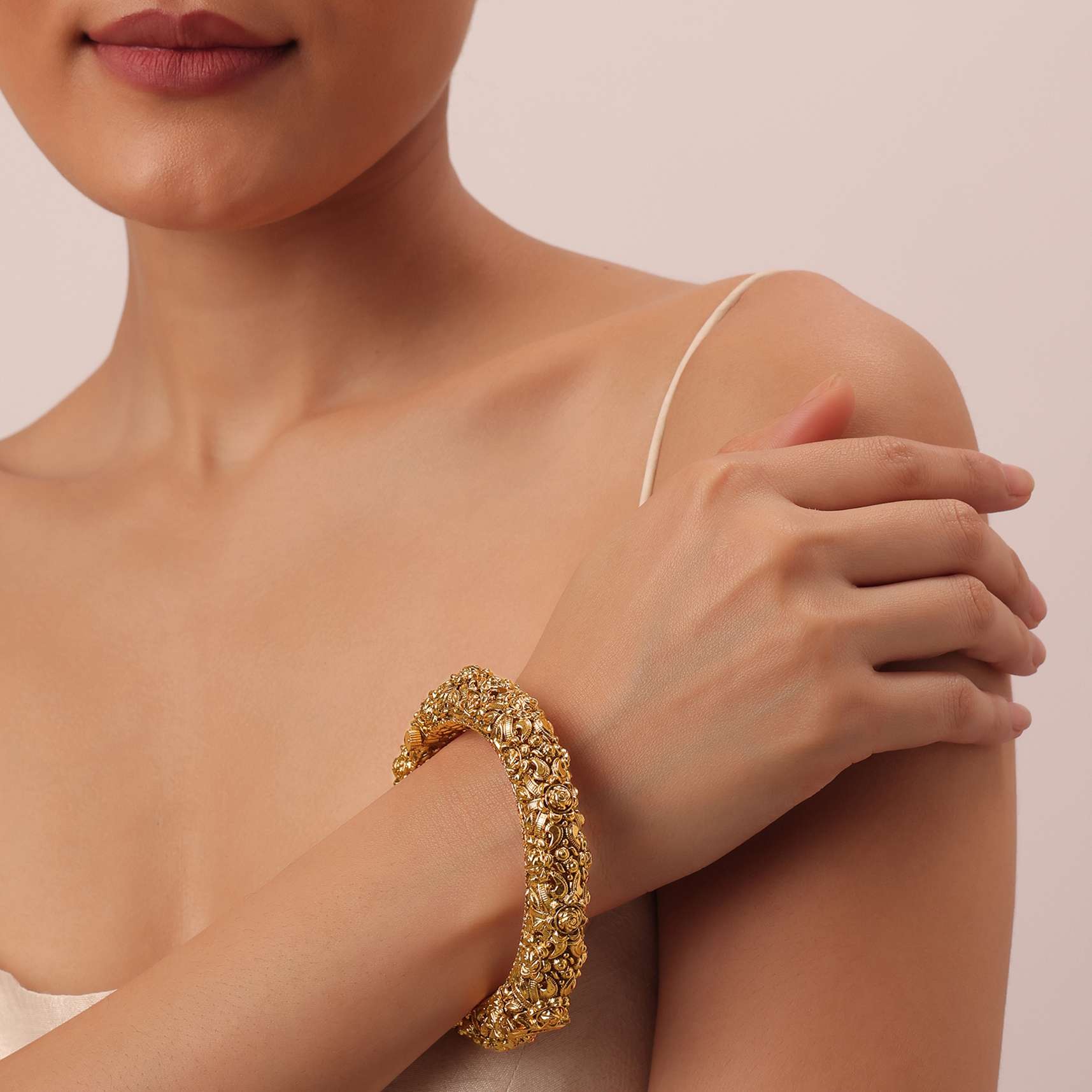 gold_tone_temple_bangle_with_carved_detail-sg202657_5_dc769e19-ae00-4652-98fc-bc805f932b07.jpg