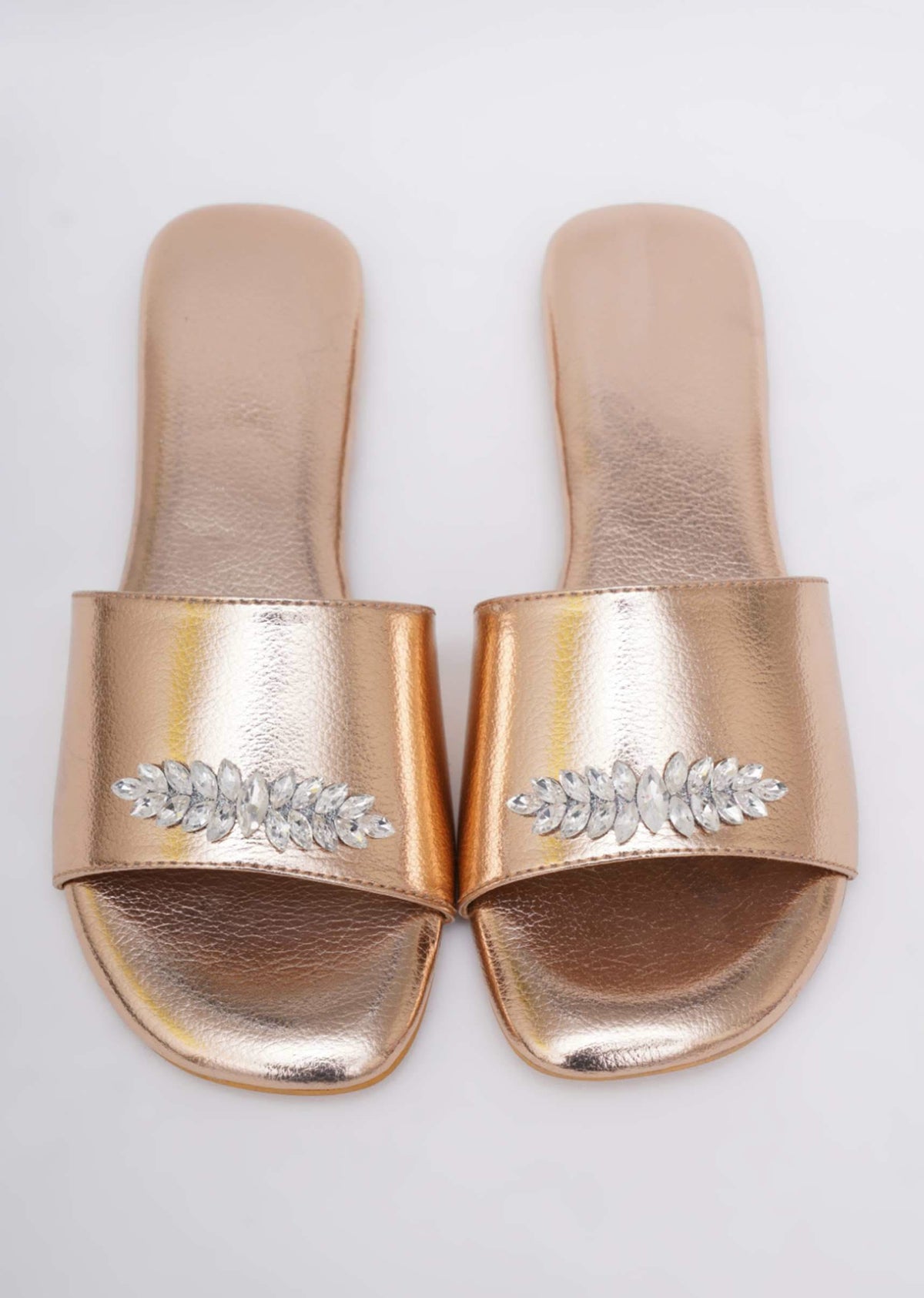 gold_toned_festive-sg155916_2_b7e7b638-a024-498e-b6d5-ed1905b3bcb8.jpg