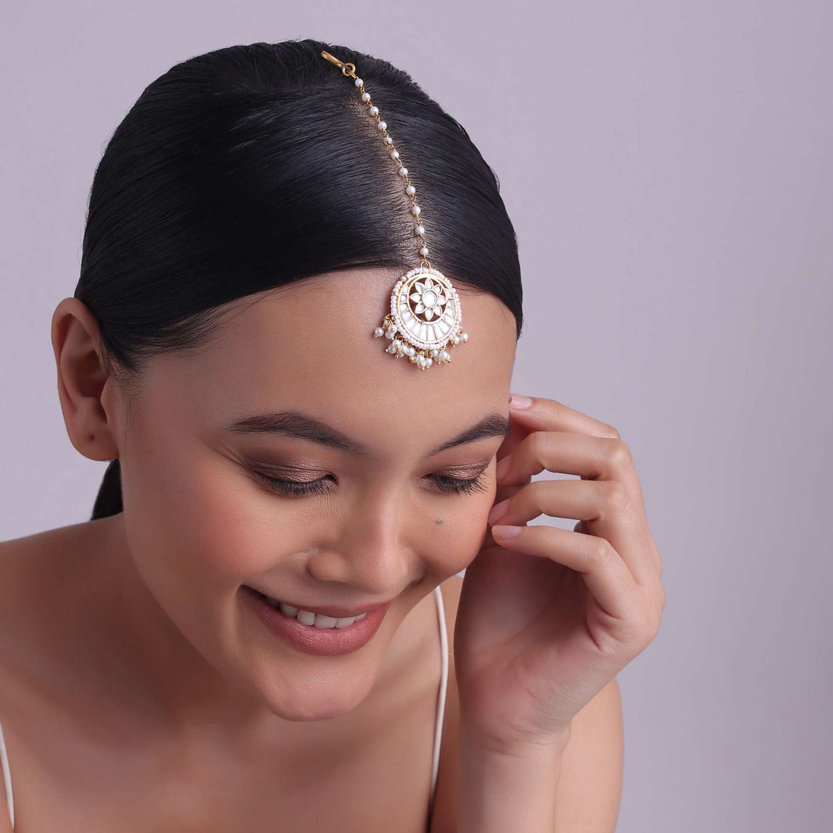 gold_toned_kundan_mangtikka-sg145773_3_c01893f6-45ad-4edd-9414-6a7476ea61d2.jpg
