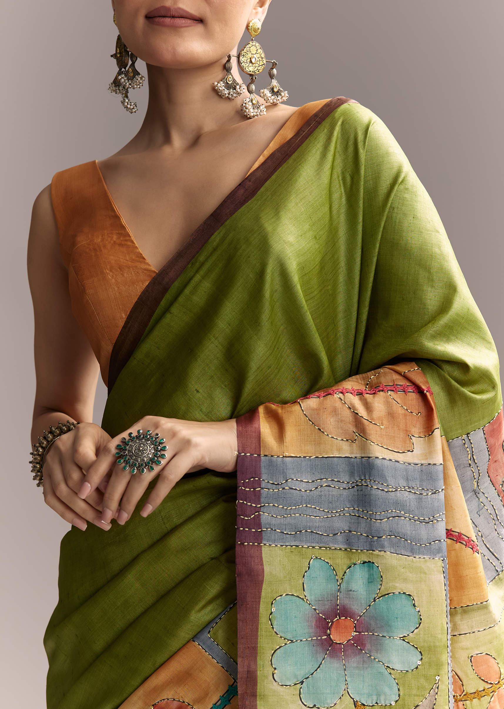 green-cotton-saree-with-hand-painted-floral-motifs-and-contrast-border-sg317790-2.jpg