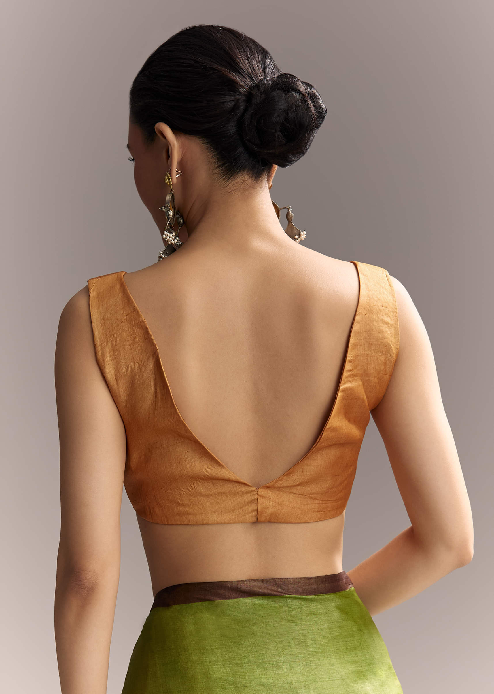 green-cotton-saree-with-hand-painted-floral-motifs-and-contrast-border-sg317790-8.jpg