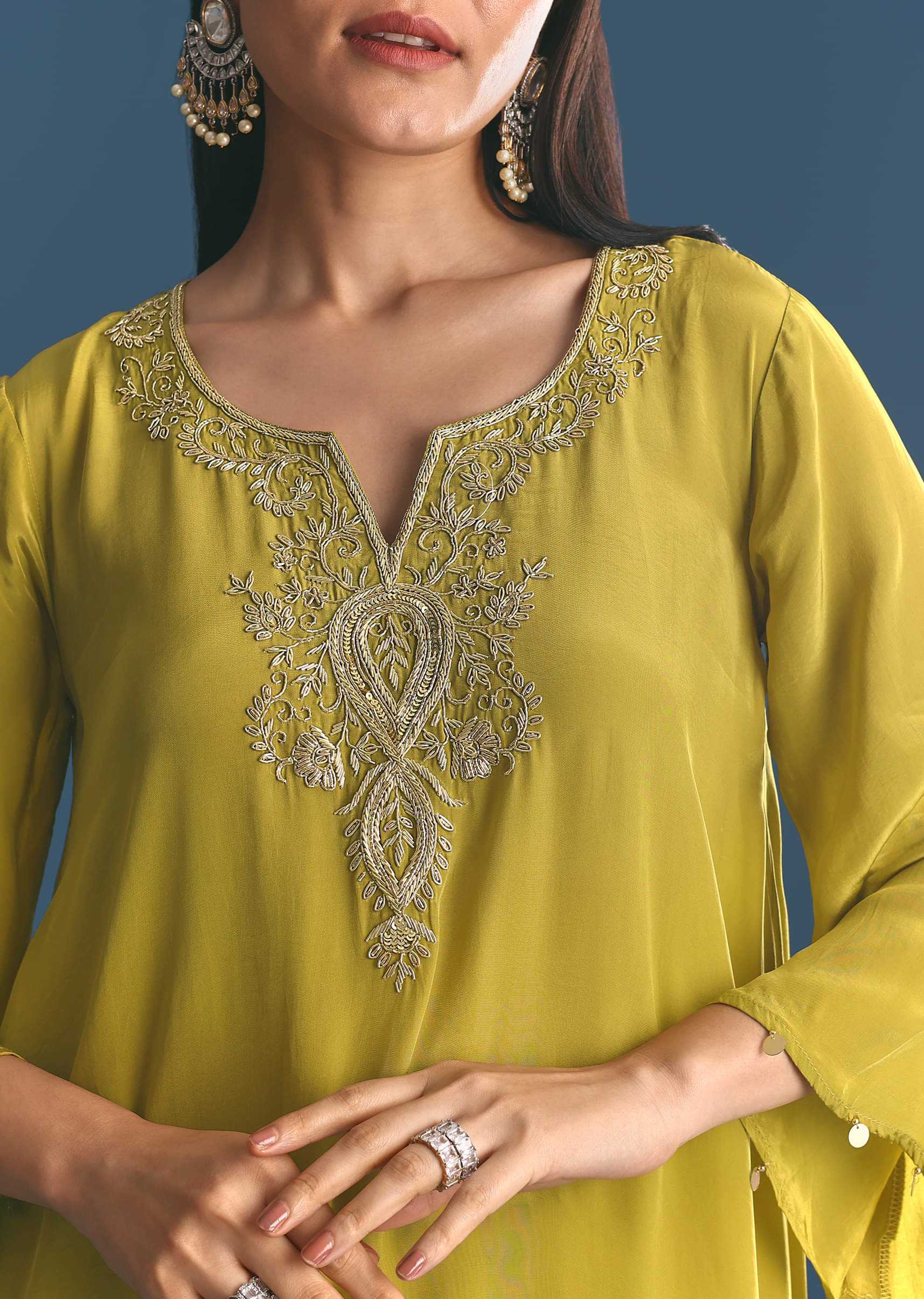 green-crepe-gold-zardosi-kurta-pant-with-dupatta-sg325154-2_83d766d2-3966-400c-99a3-a61d46f3ffe5.jpg