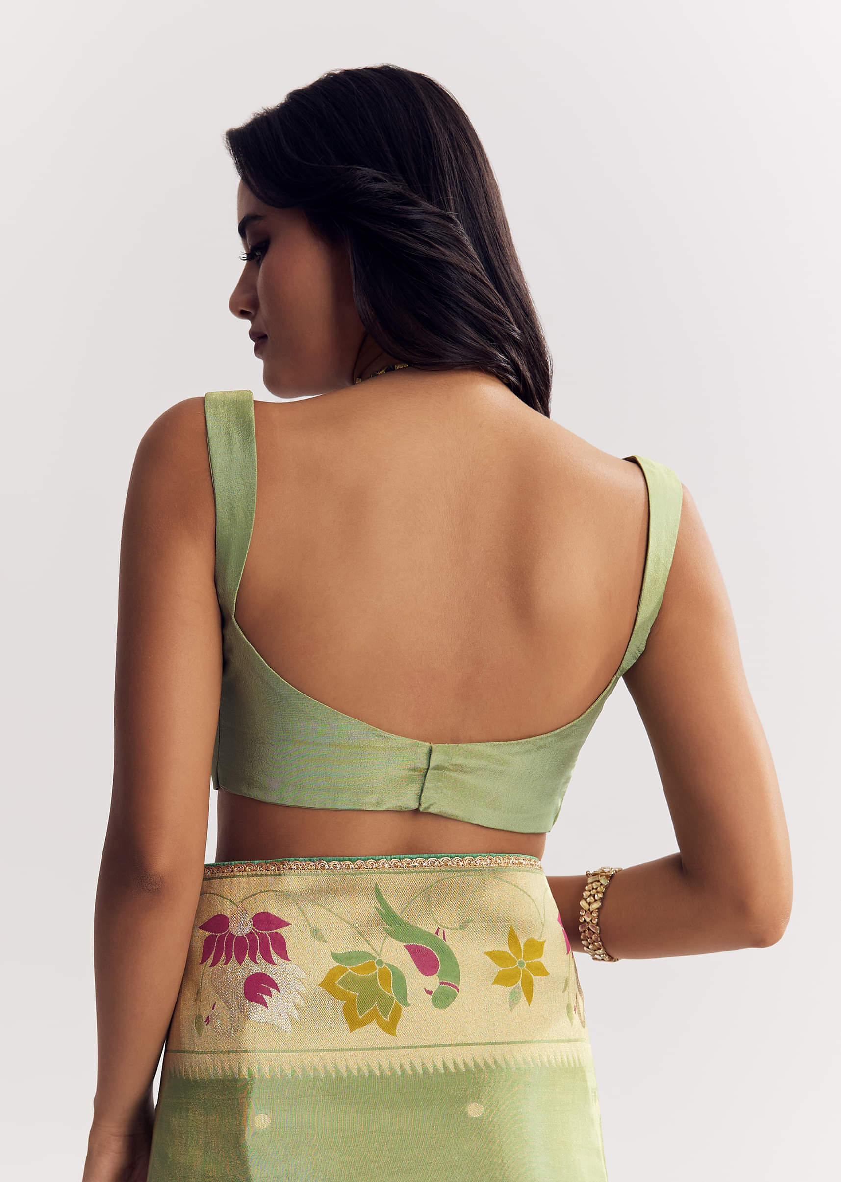 green-dola-silk-paithani-saree-with-dollar-butti-and-multicolor-motif-sg291232-8_3d97af6b-e2bd-426a-94b1-e1bb6137c5f1.jpg