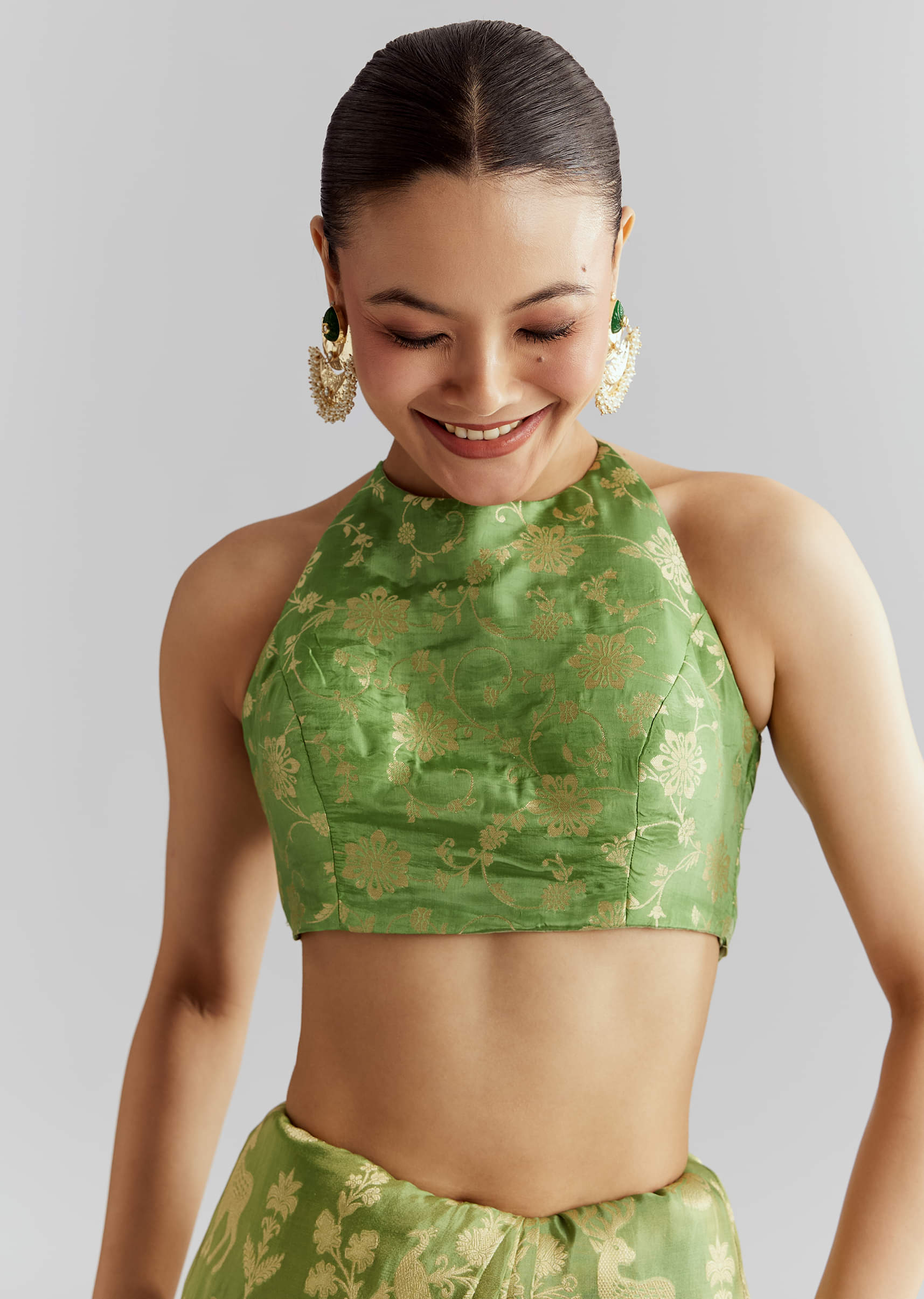 green-dola-silk-woven-saree-with-zari-motif-embroidery-sg350480-7.jpg