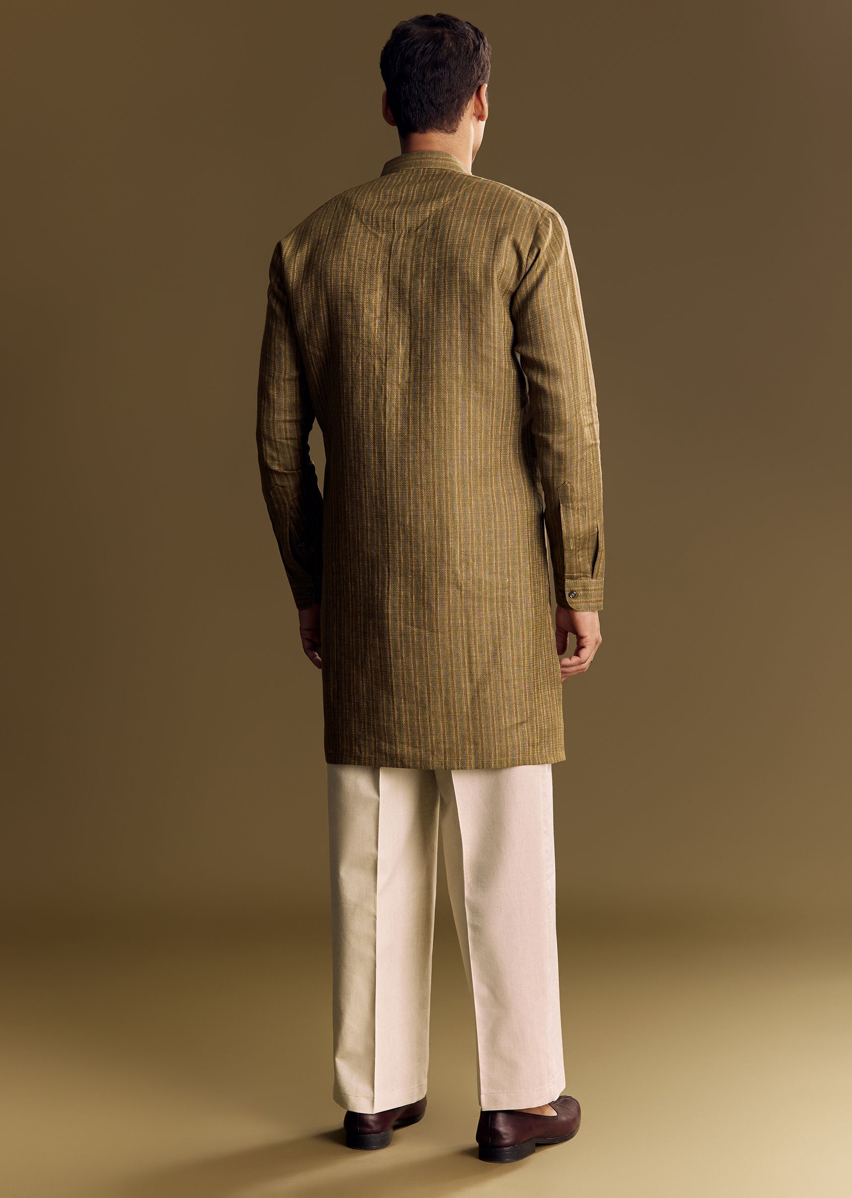 green-linen-kurta-set-with-hand-embroidered-detailing-sg321636-5_429cd69c-88a4-47d5-8e94-97c486668c45.jpg