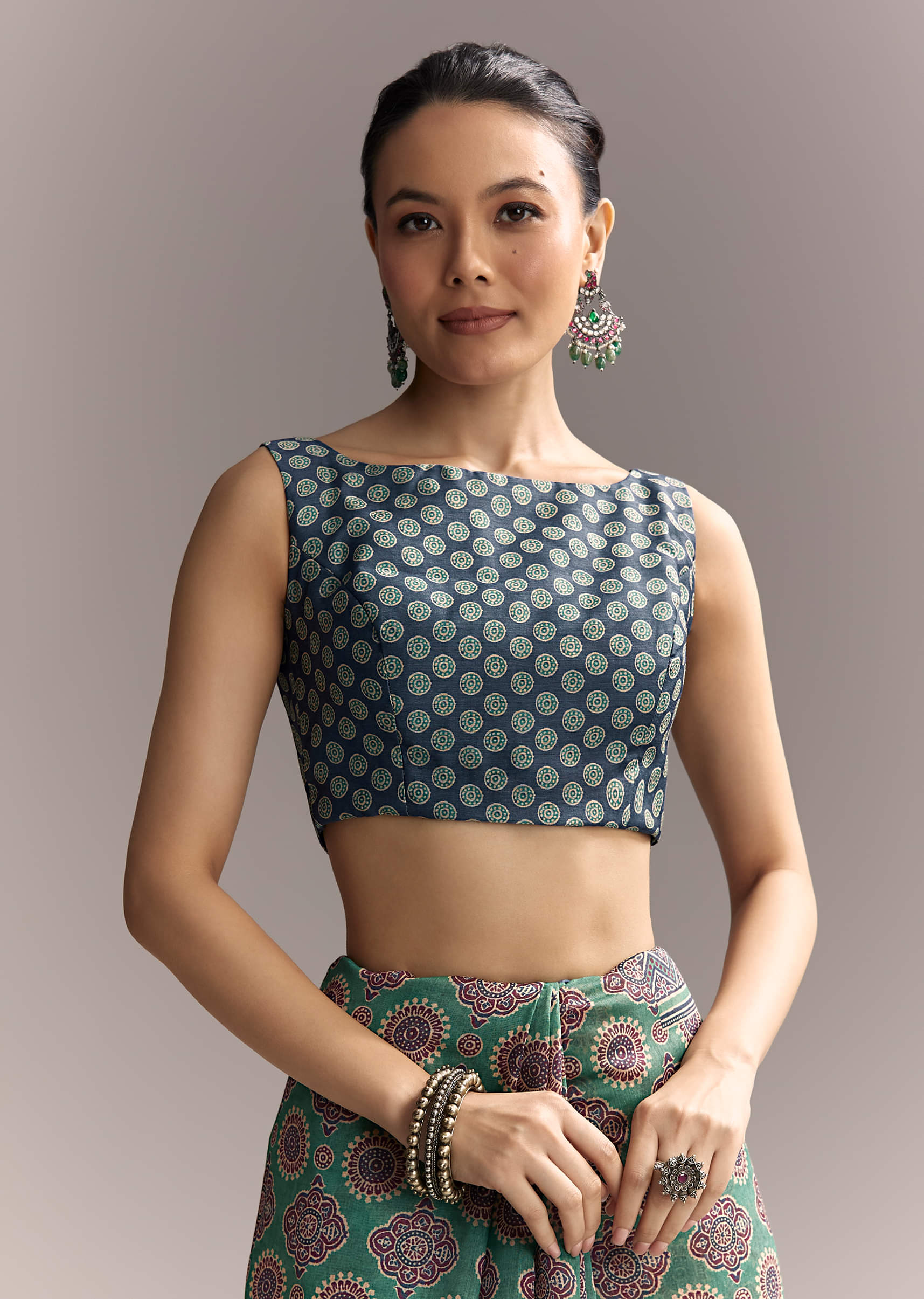 green-linen-saree-with-authentic-ajrakh-print-and-indigo-border-sg312208-7.jpg