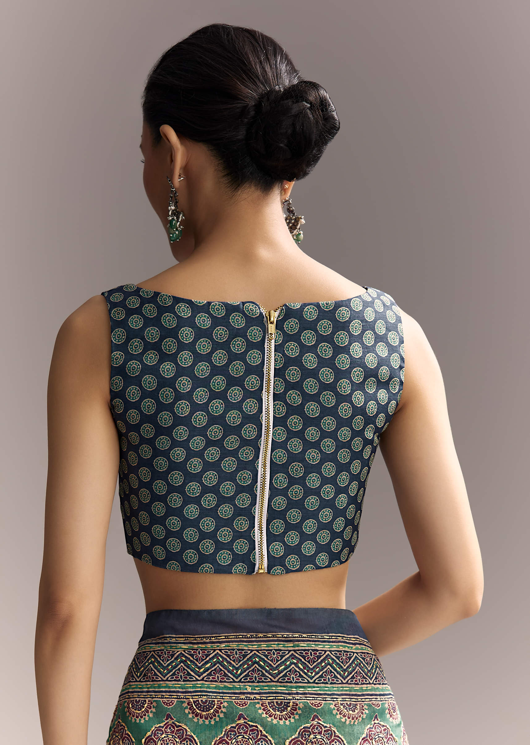 green-linen-saree-with-authentic-ajrakh-print-and-indigo-border-sg312208-8.jpg