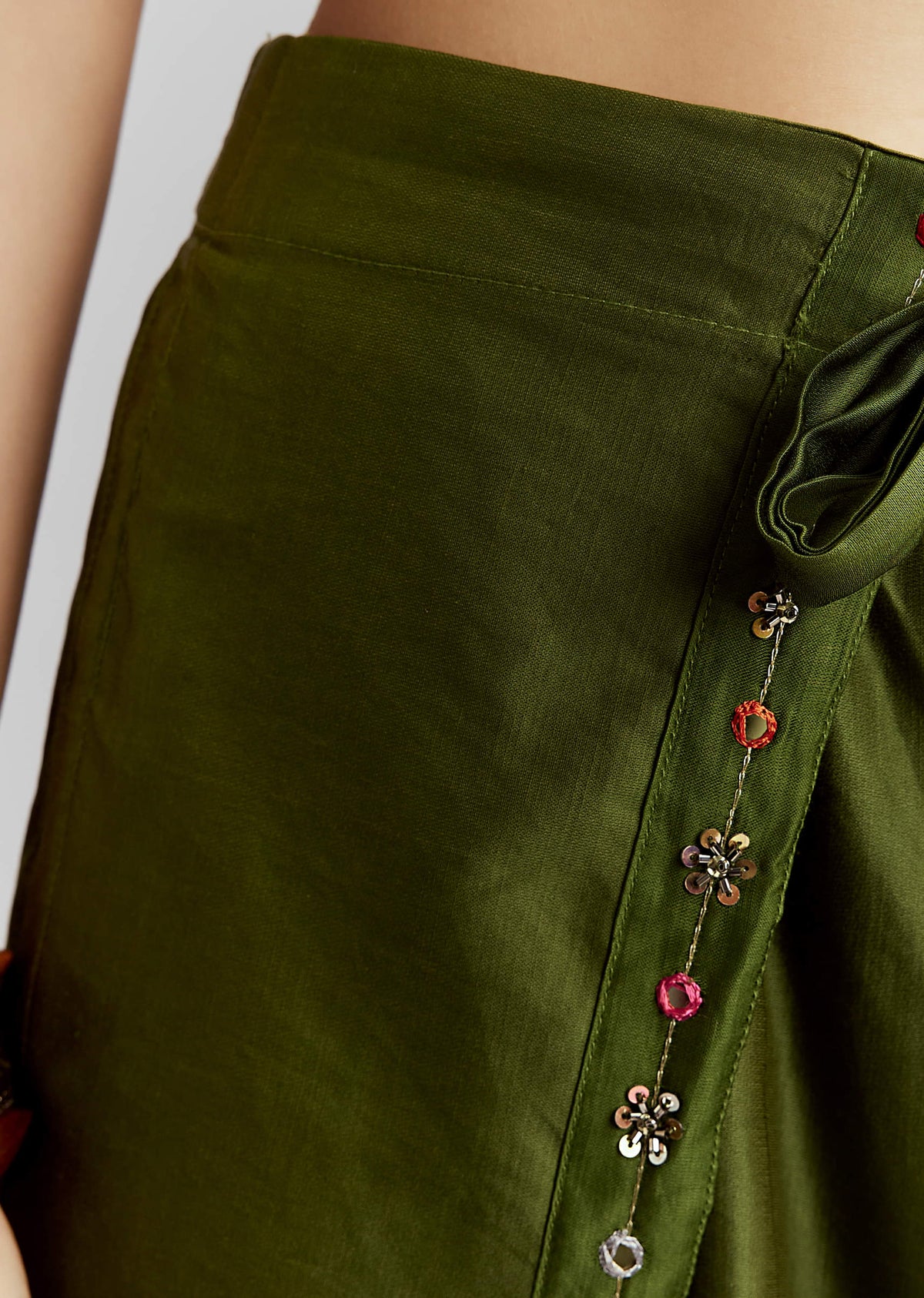 green-satin-indo-western-set-with-bandhani-and-leheriya-print-sg356593-6.jpg