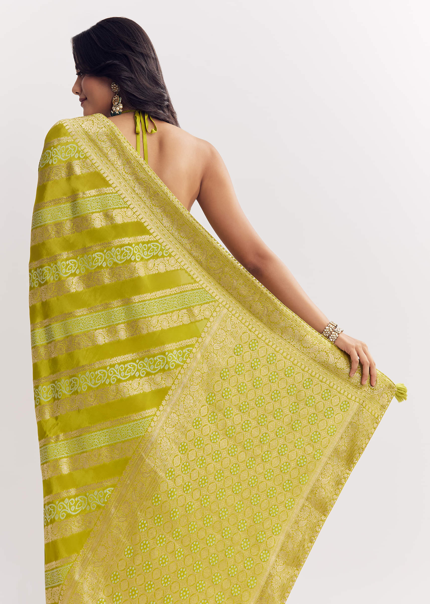 green-satin-saree-with-zari-vine-design-sg316250-4_5fccc4e4-833d-4f27-ad7d-318401307357.jpg