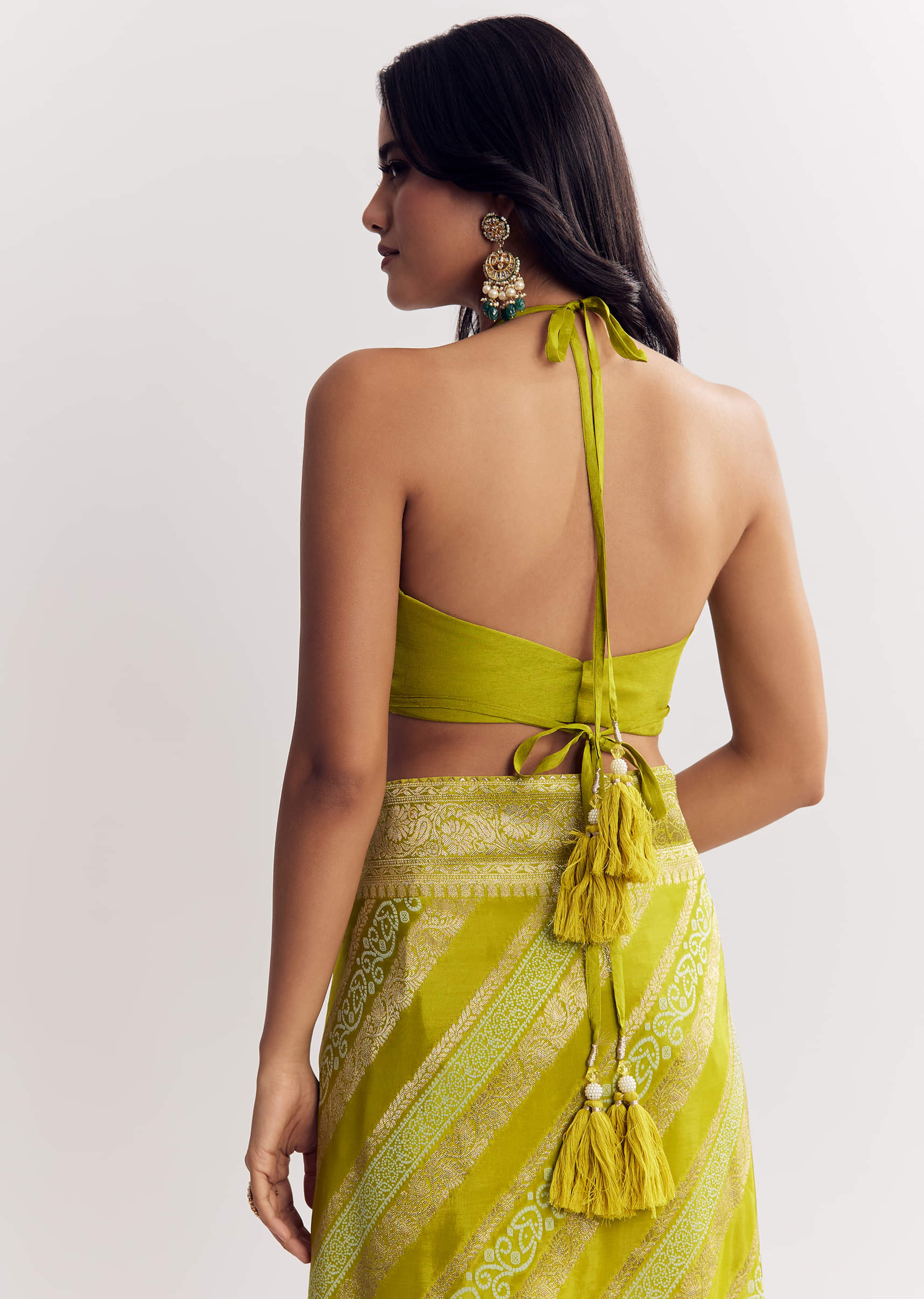 green-satin-saree-with-zari-vine-design-sg316250-8_57469241-1ff9-4781-9b9f-314c01fe78e7.jpg