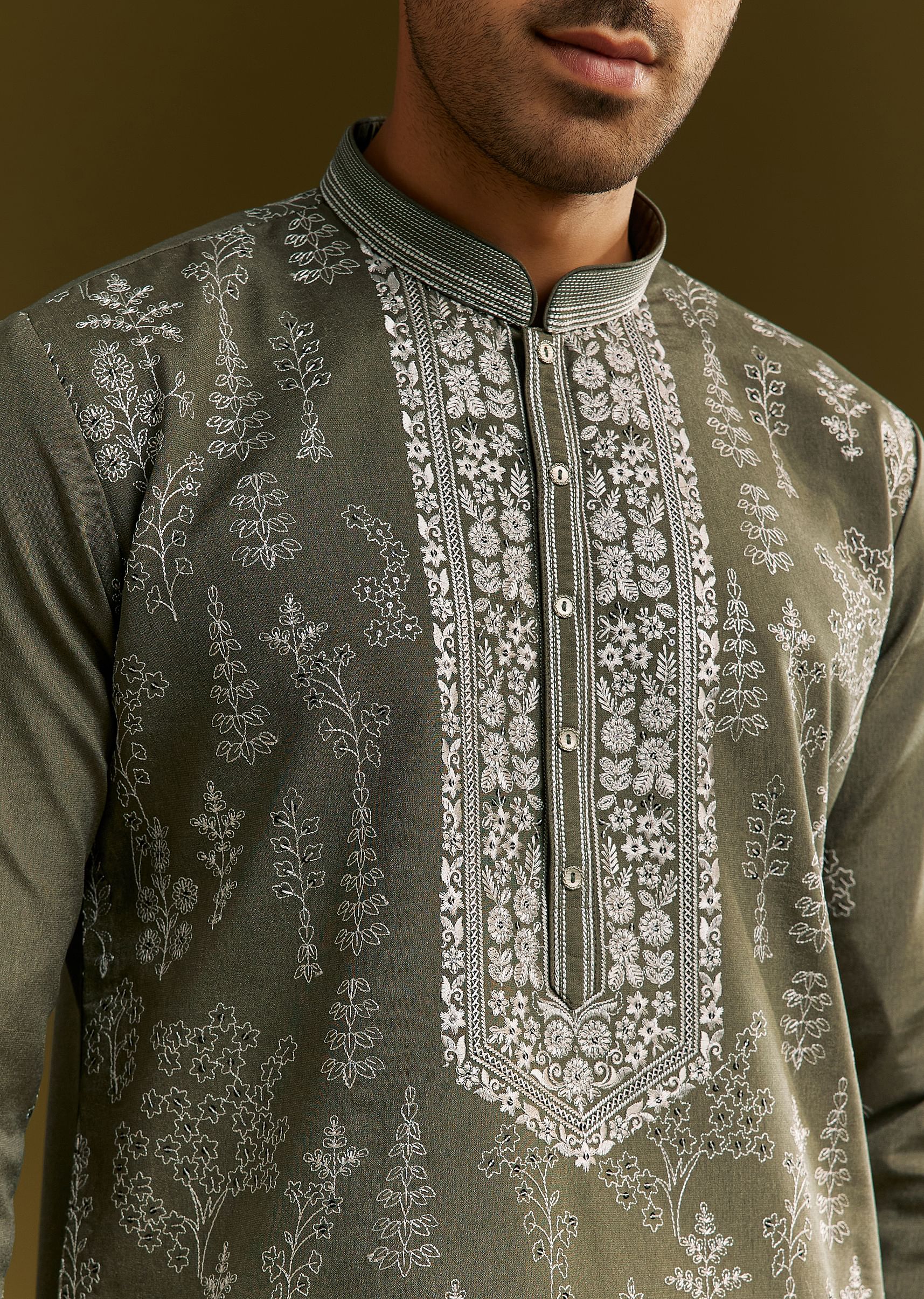 green-silk-printed-kurta-set-with-floral-vine-motif-sg309097-3_7dcc5825-435e-488d-b8c2-8537078f325c.jpg